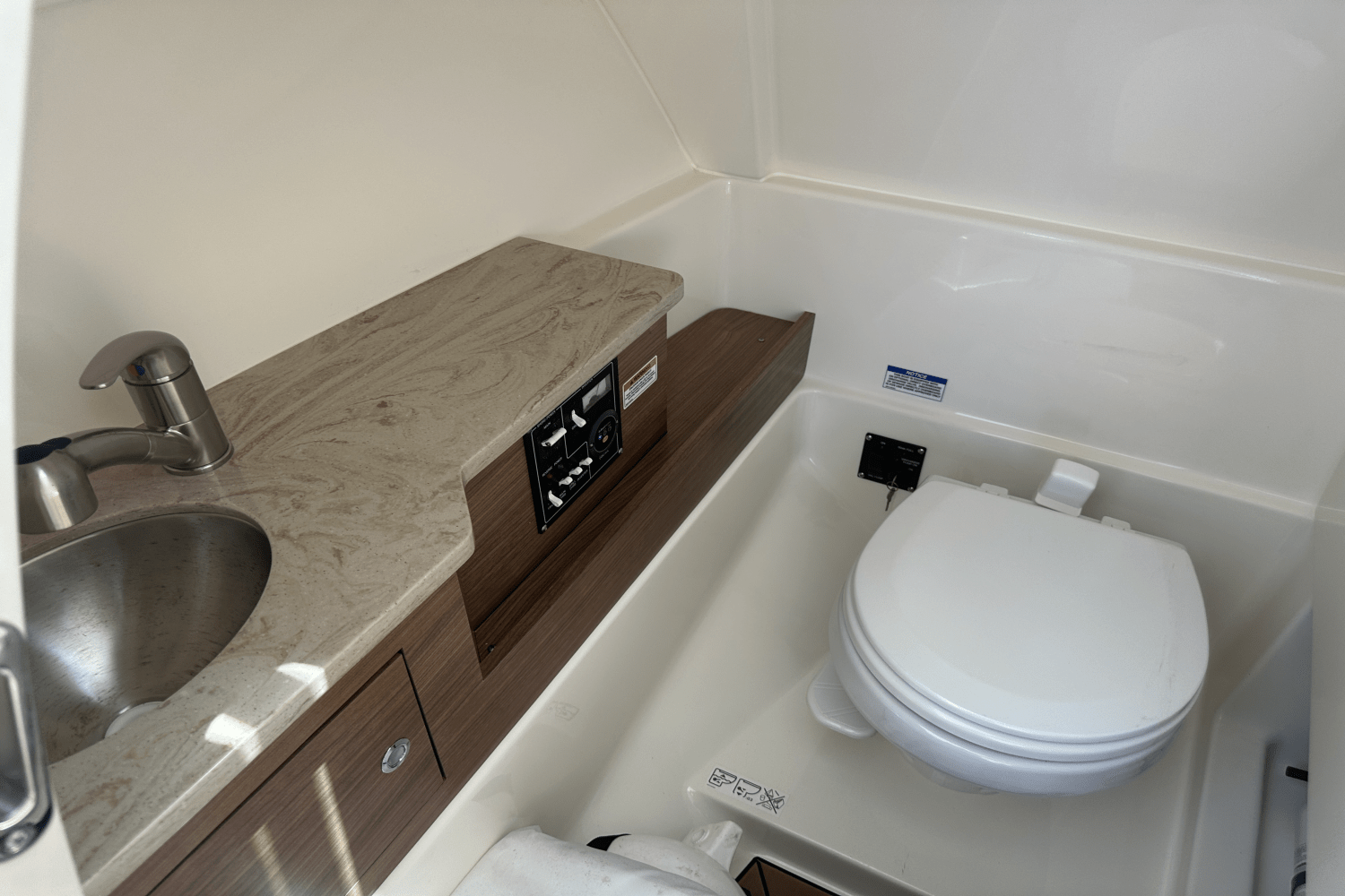 2022 Boston Whaler 280 VANTAGE Image Thumbnail #27