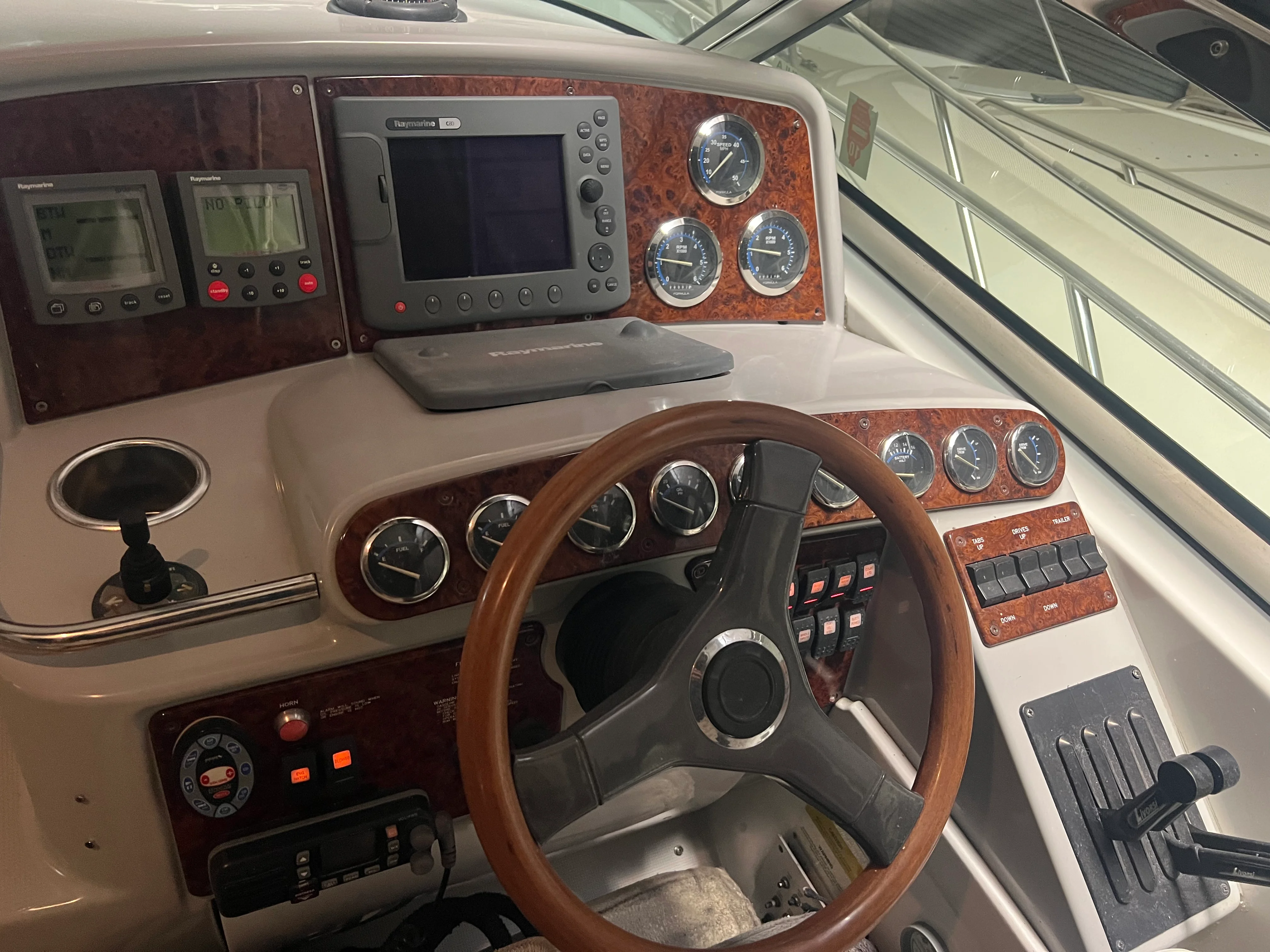 2005 Formula 34 PC Image Thumbnail #21