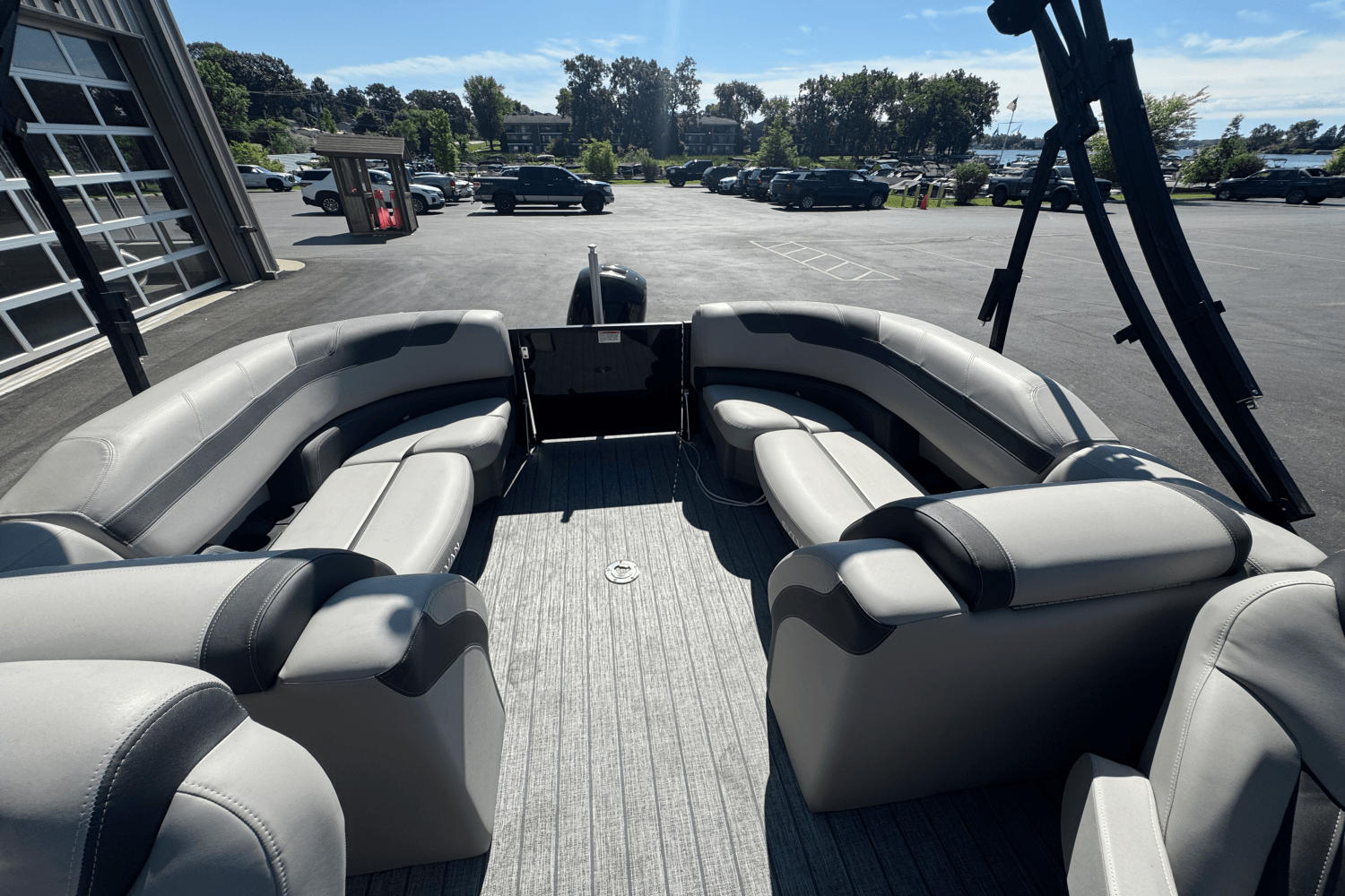 2022 Sylvan L3 LZ Image Thumbnail #10