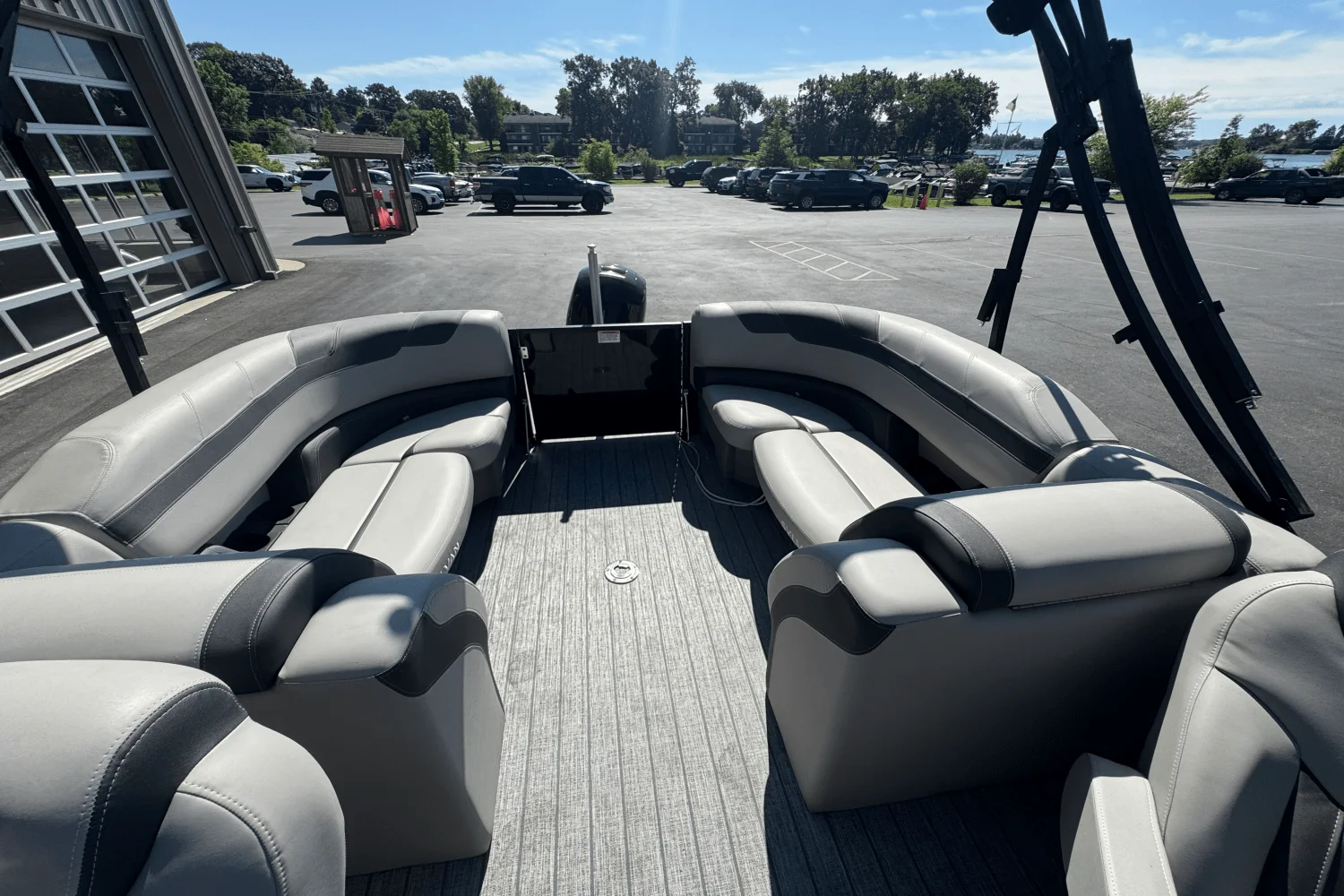 2022 Sylvan L3 LZ Image Thumbnail #10