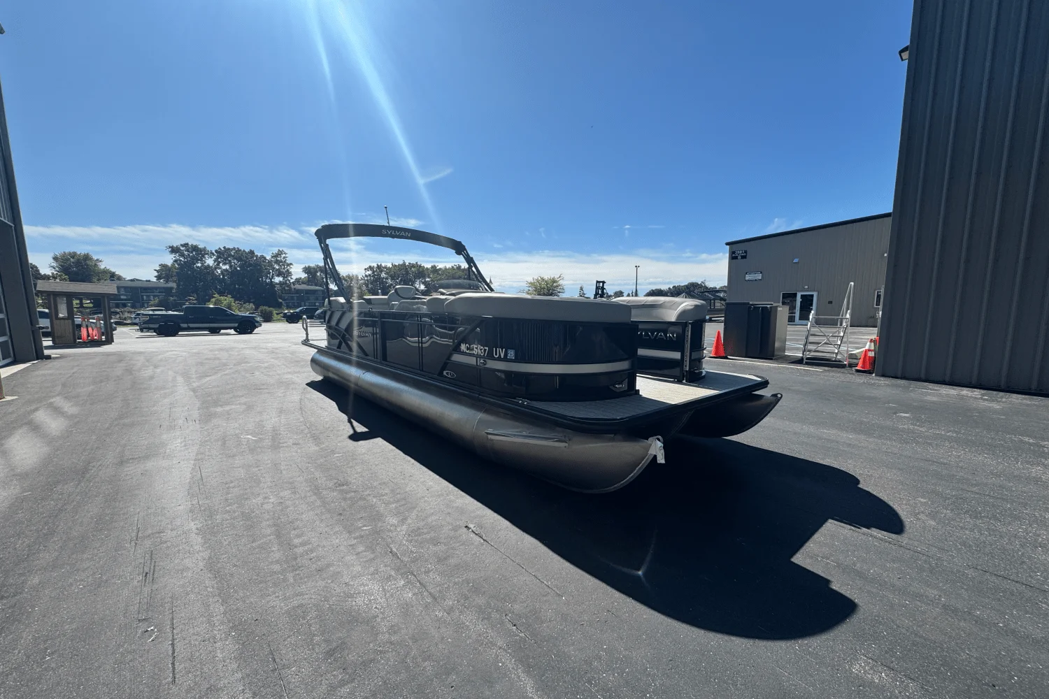 2022 Sylvan L3 LZ Image Thumbnail #5