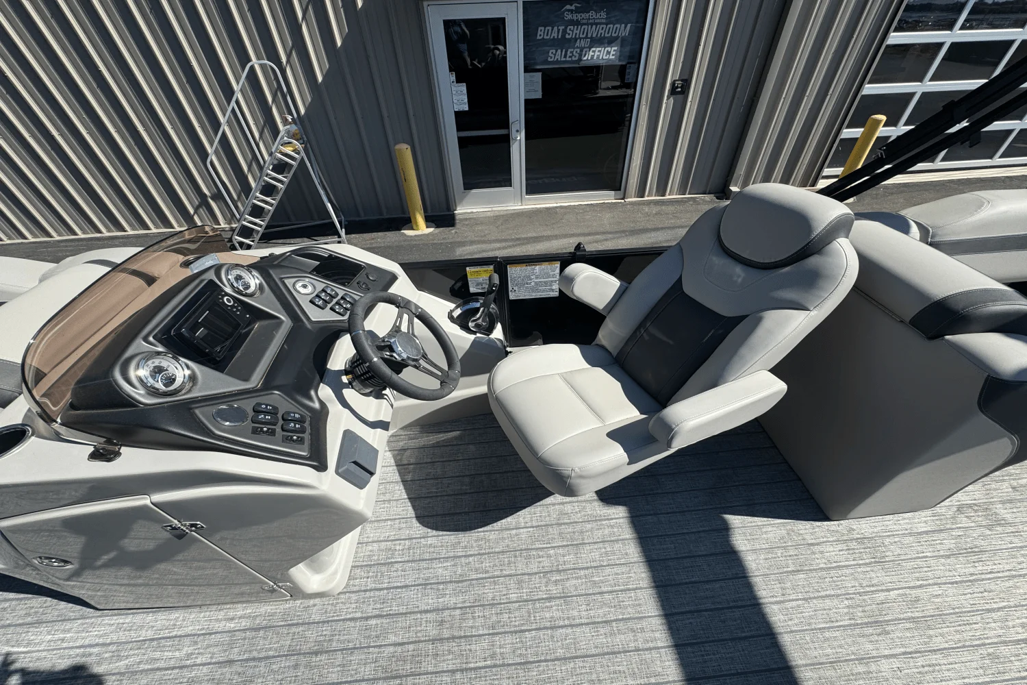 2022 Sylvan L3 LZ Image Thumbnail #13