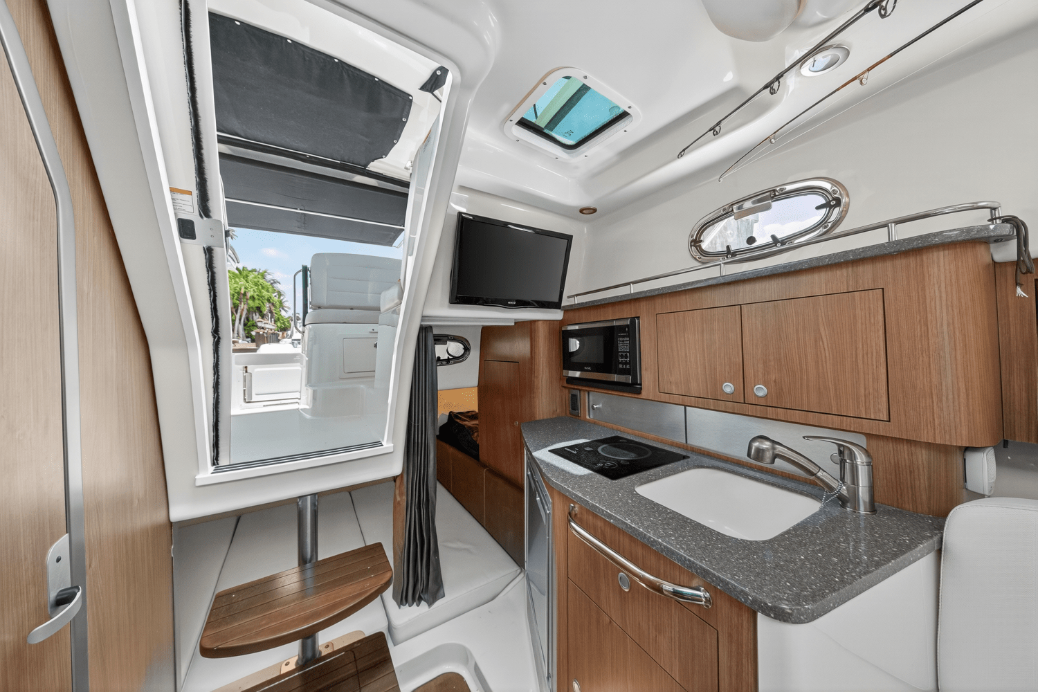 2019 Boston Whaler 315 CONQUEST Image Thumbnail #27