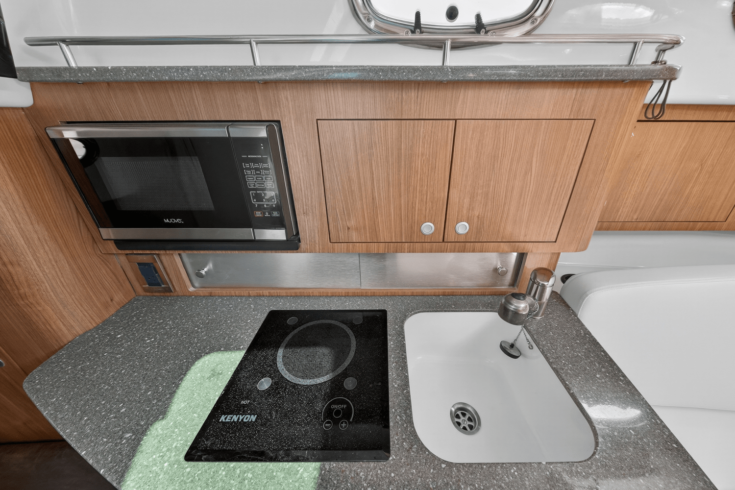 2019 Boston Whaler 315 CONQUEST Image Thumbnail #32