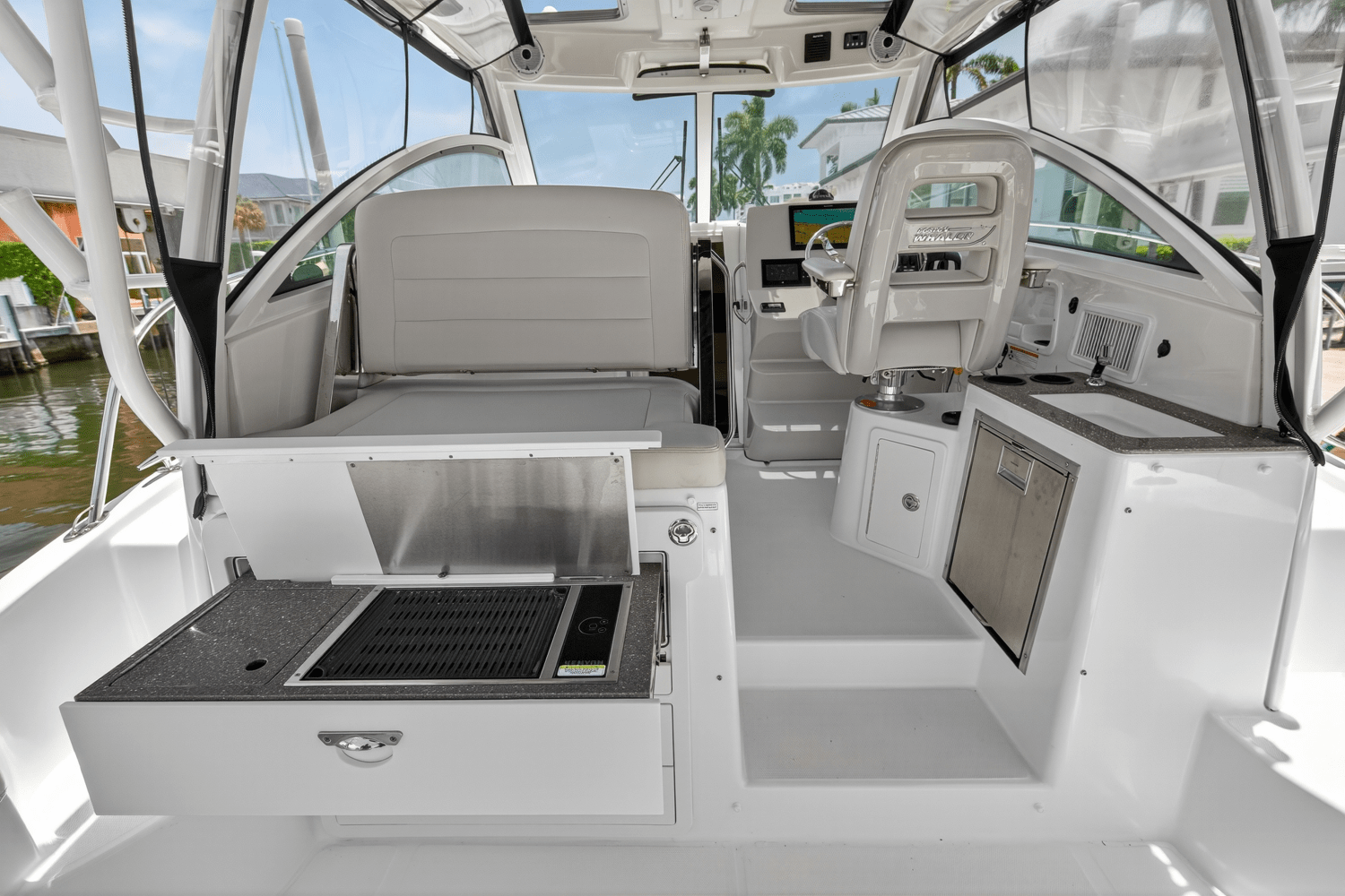 2019 Boston Whaler 315 CONQUEST Image Thumbnail #15