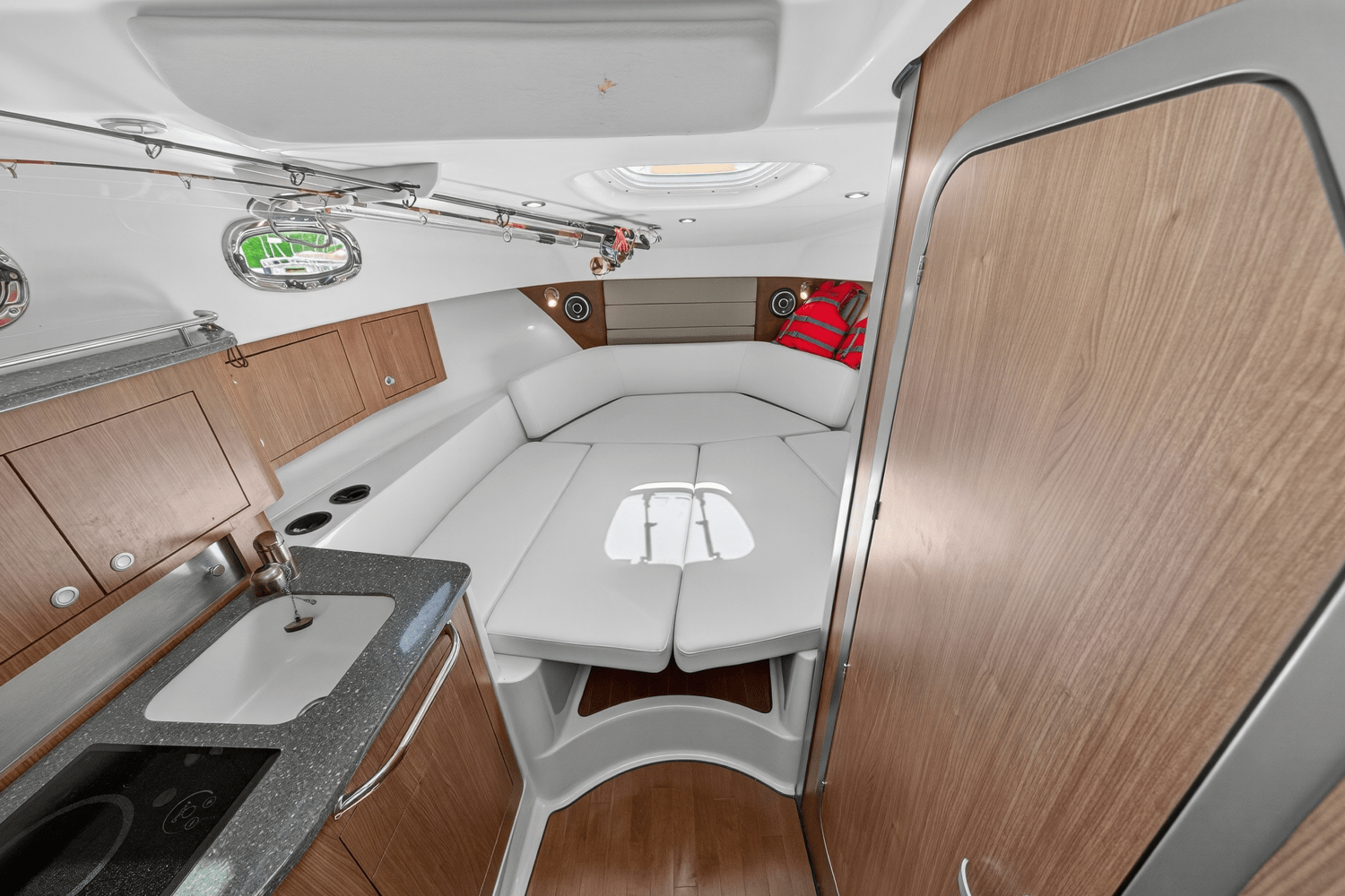2019 Boston Whaler 315 CONQUEST Image Thumbnail #36