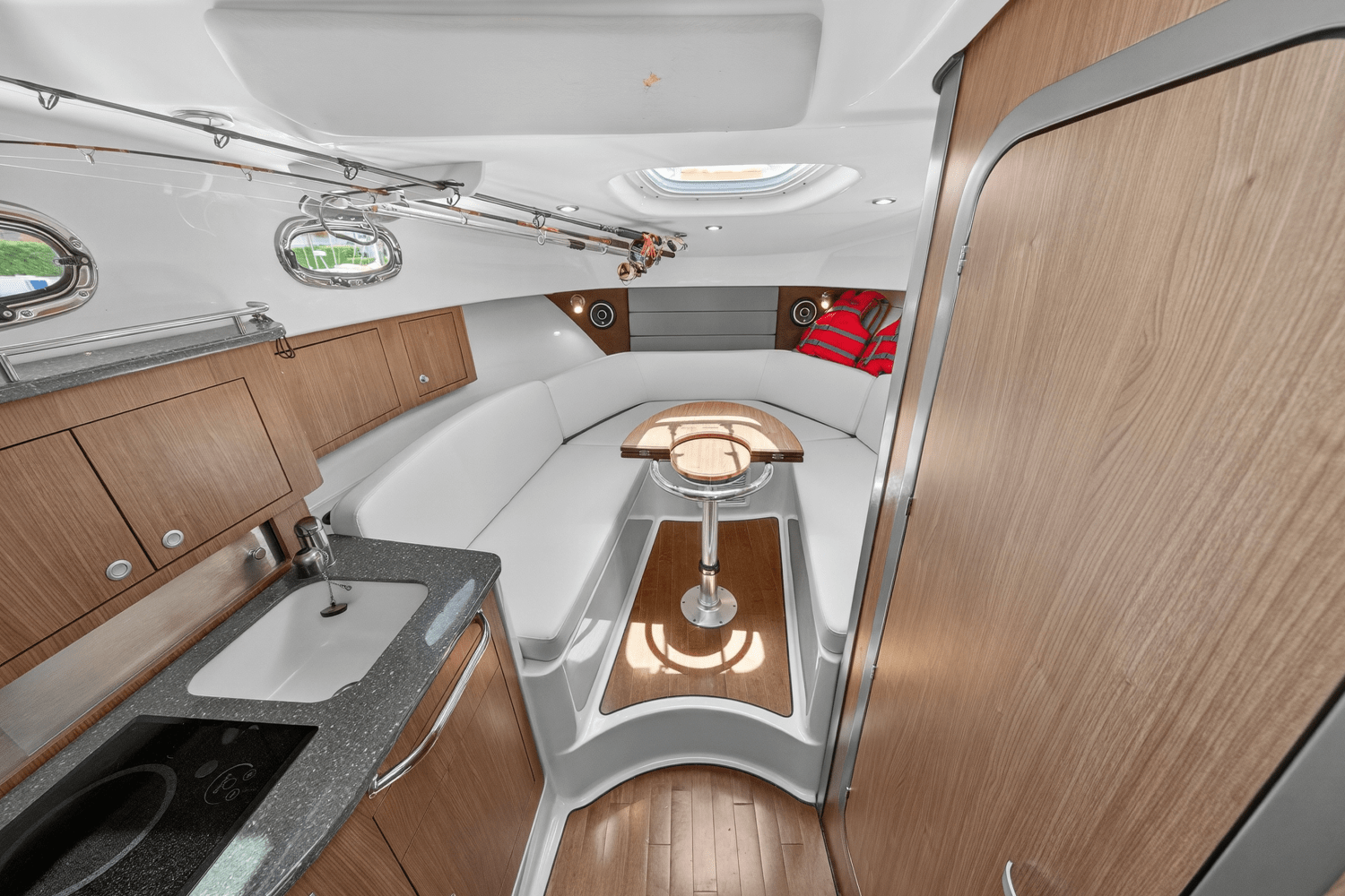 2019 Boston Whaler 315 CONQUEST Image Thumbnail #38