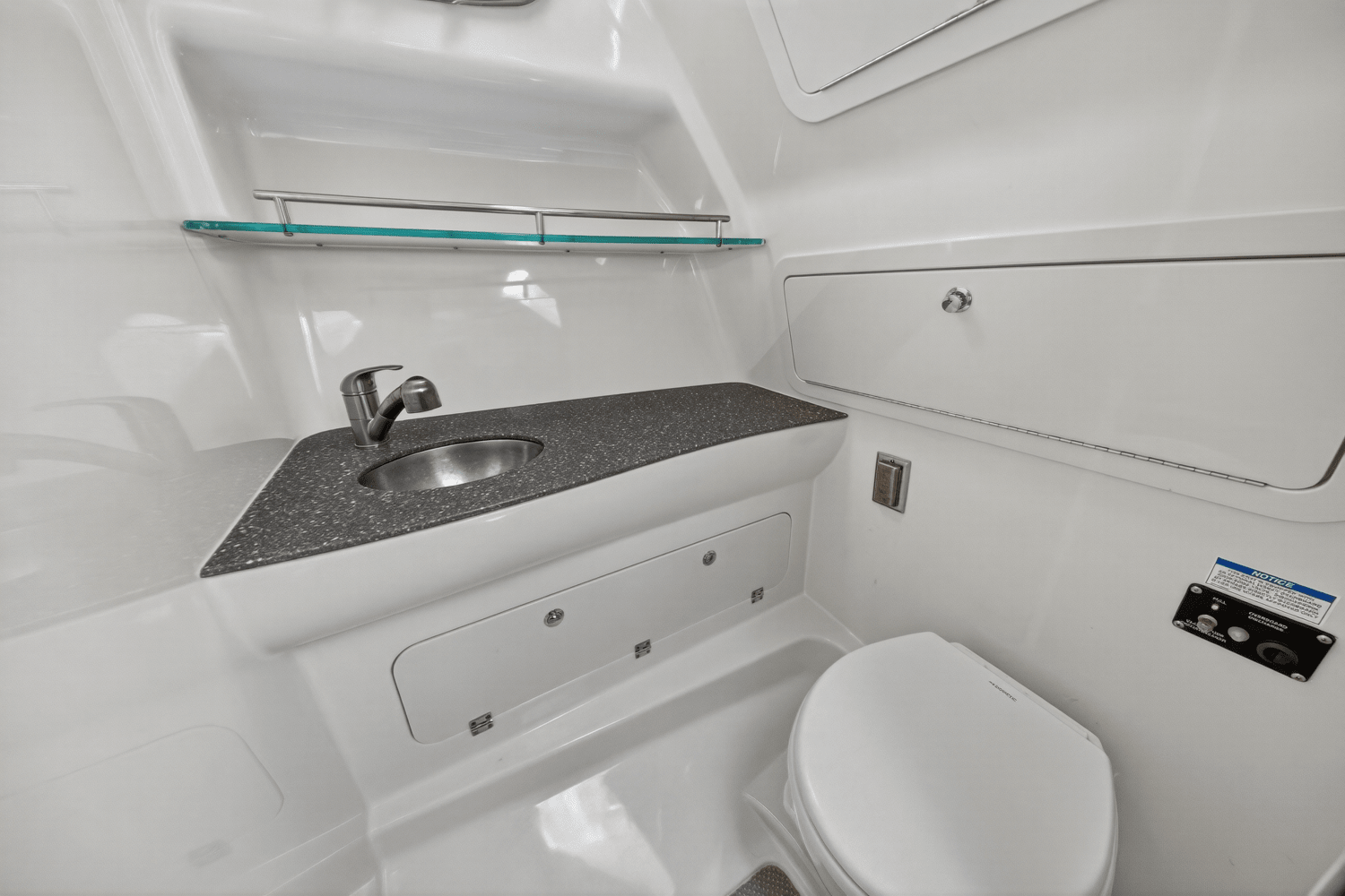 2019 Boston Whaler 315 CONQUEST Image Thumbnail #33
