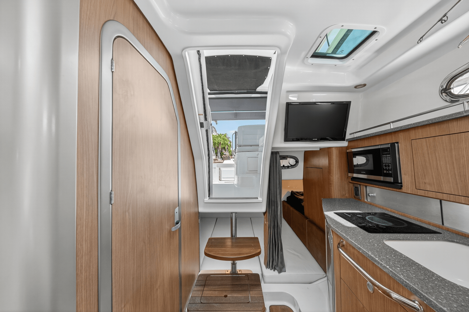 2019 Boston Whaler 315 CONQUEST Image Thumbnail #28