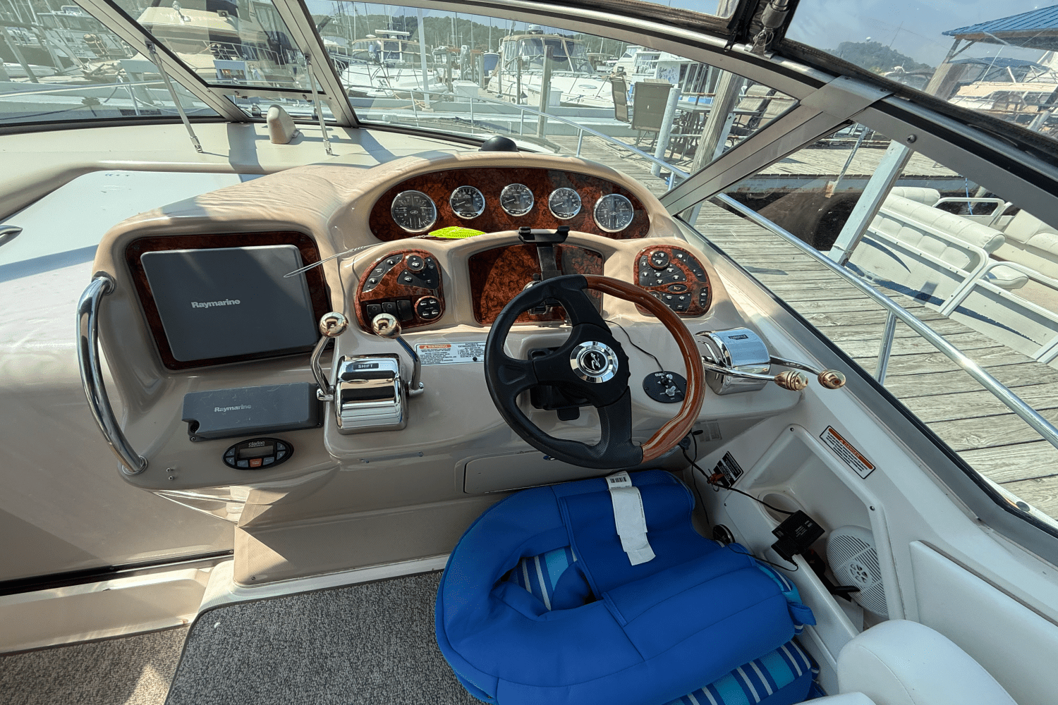 2004 Sea Ray 320 SUNDANCER Image Thumbnail #10