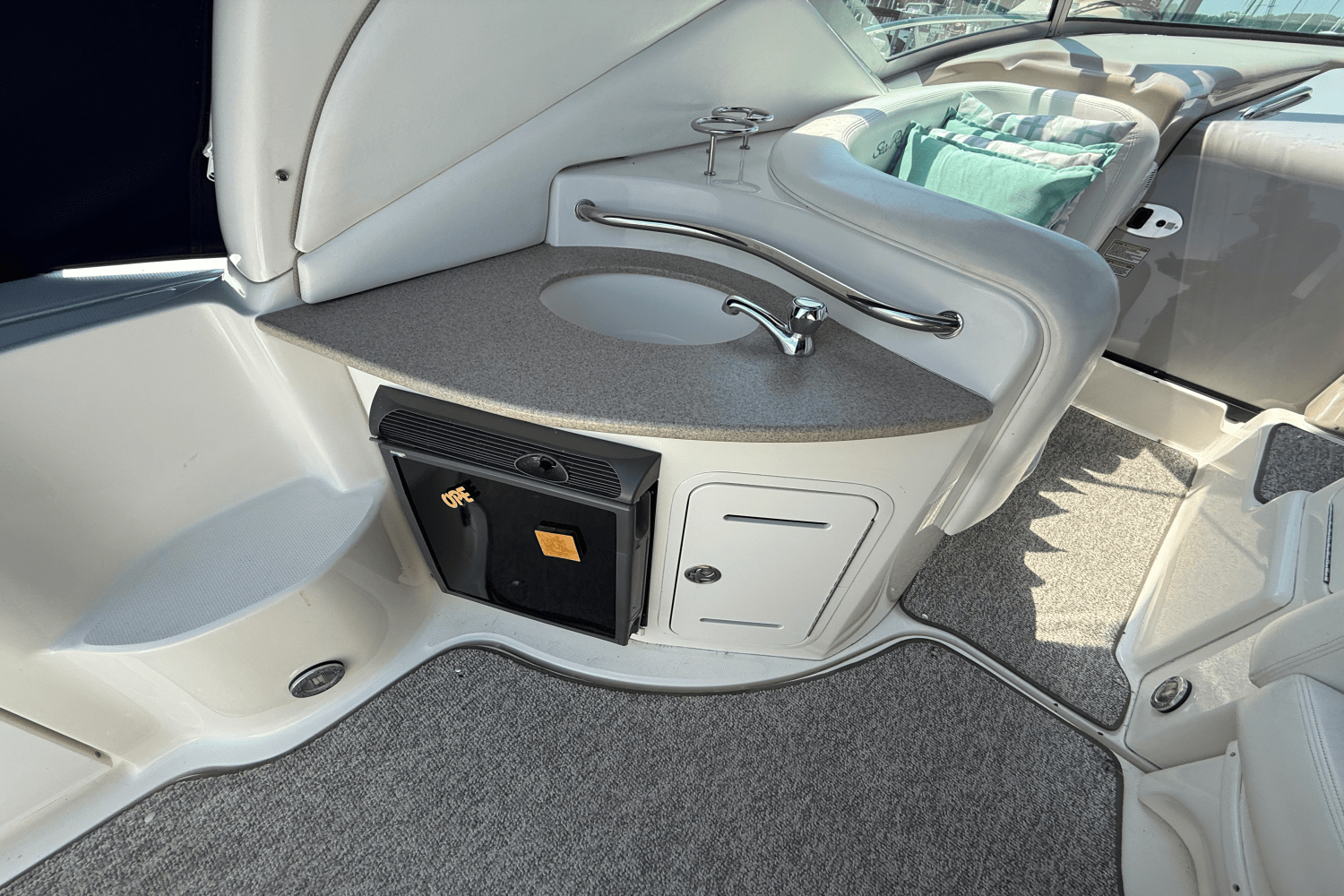 2004 Sea Ray 320 SUNDANCER Image Thumbnail #5