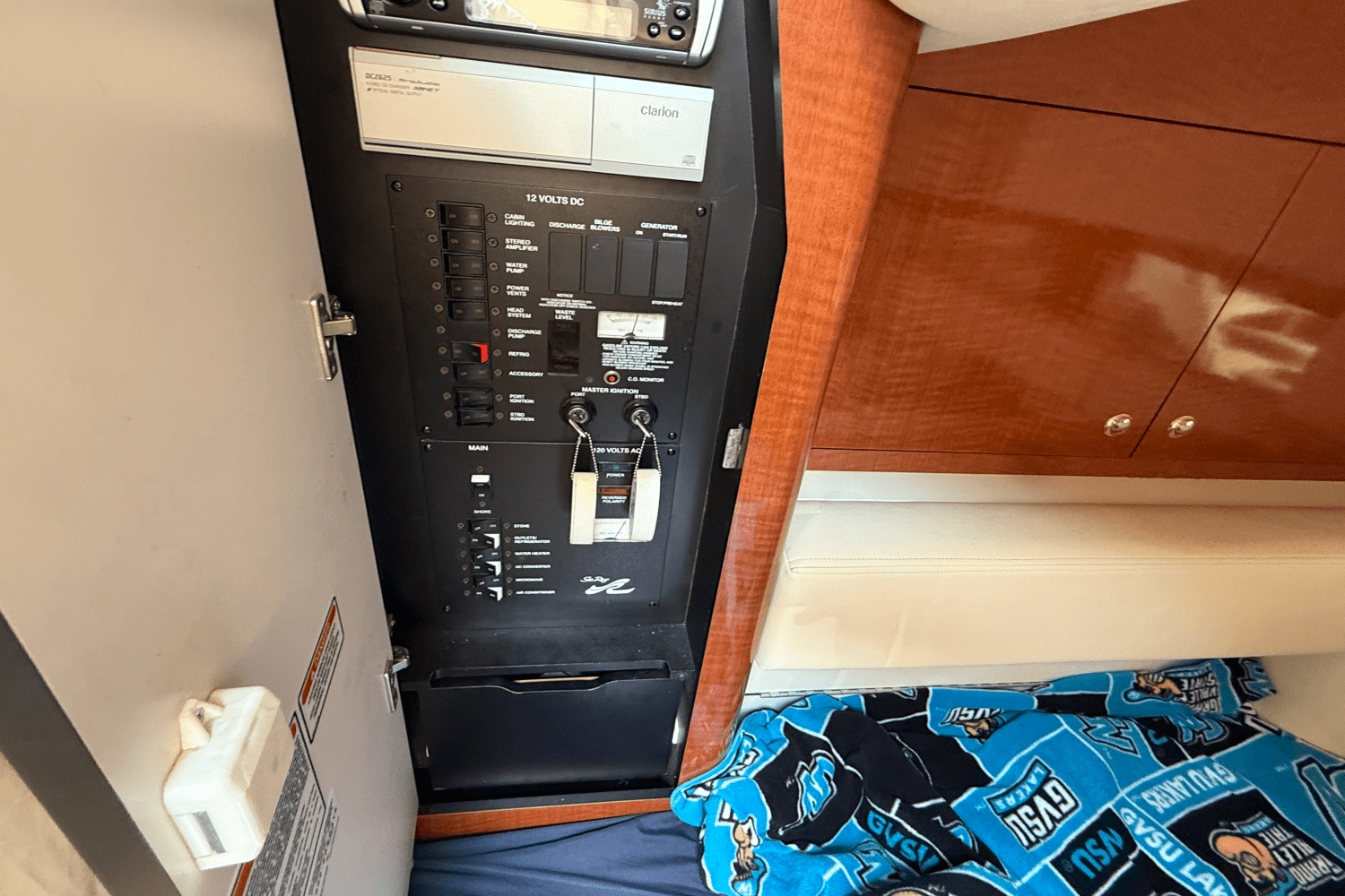 2004 Sea Ray 320 SUNDANCER Image Thumbnail #15