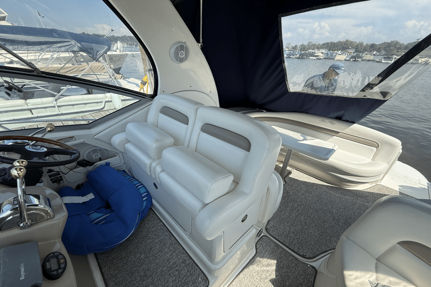 2004 Sea Ray 320 SUNDANCER Image Thumbnail #9