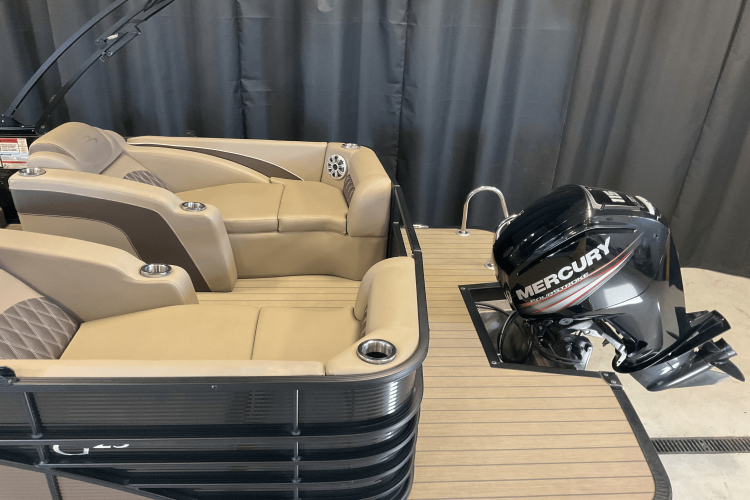 2019 Bennington 25GCW Image Thumbnail #6