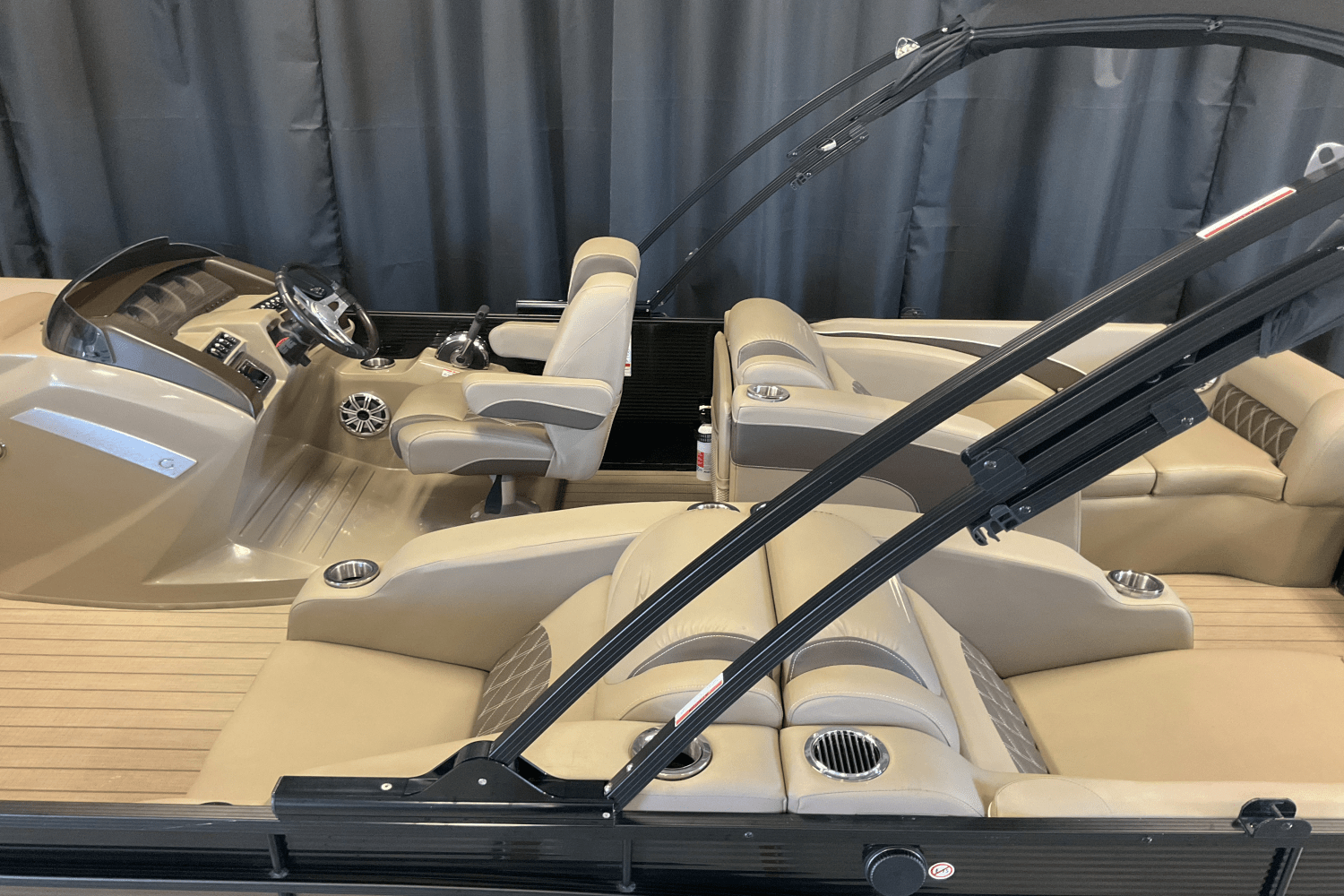 2019 Bennington 25GCW Image Thumbnail #7