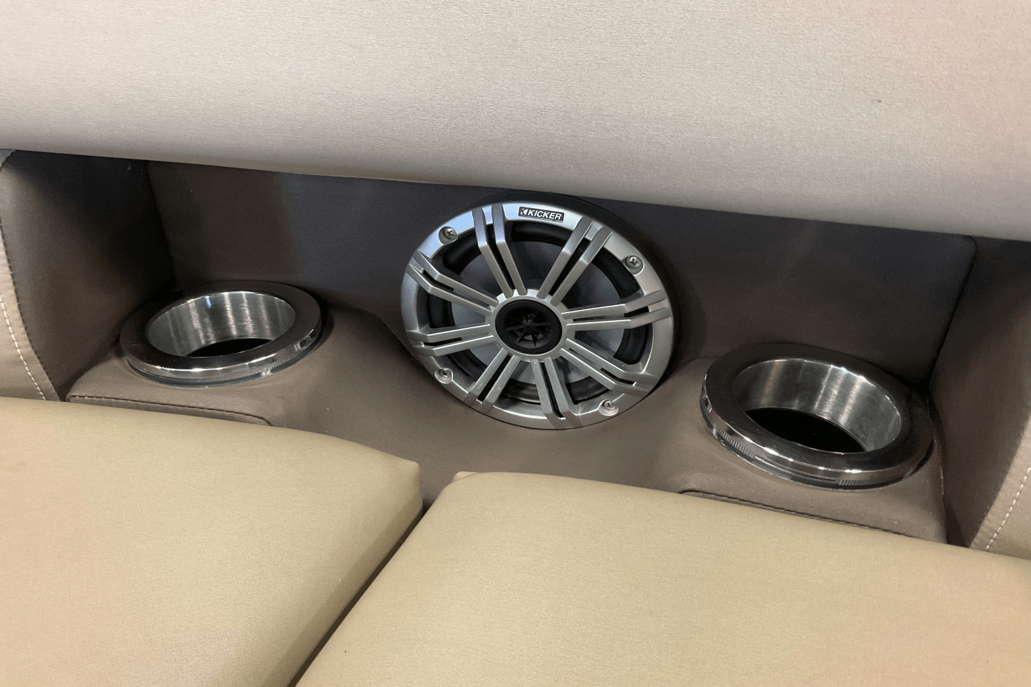 2019 Bennington 25GCW Image Thumbnail #25