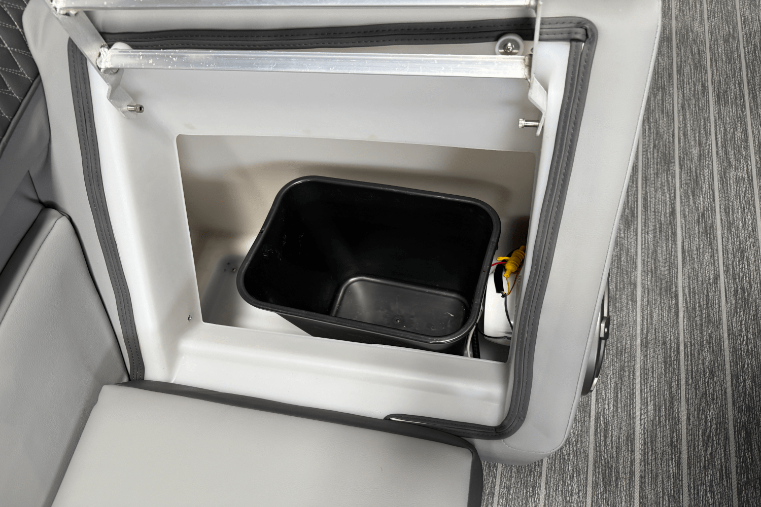 2026 Premier 230SOLARIS Image Thumbnail #34