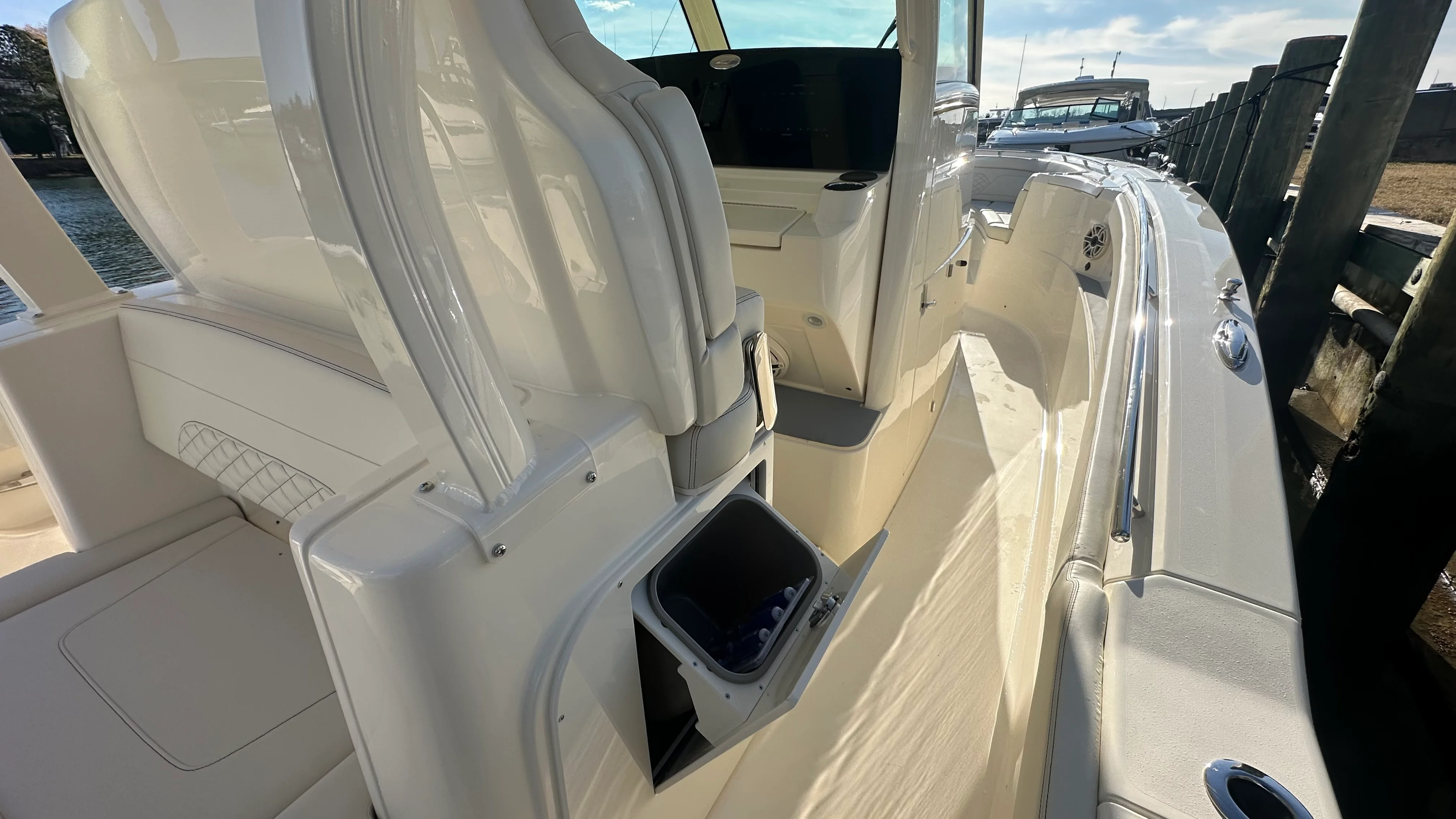 2026 Scout 330 LXF Image Thumbnail #22