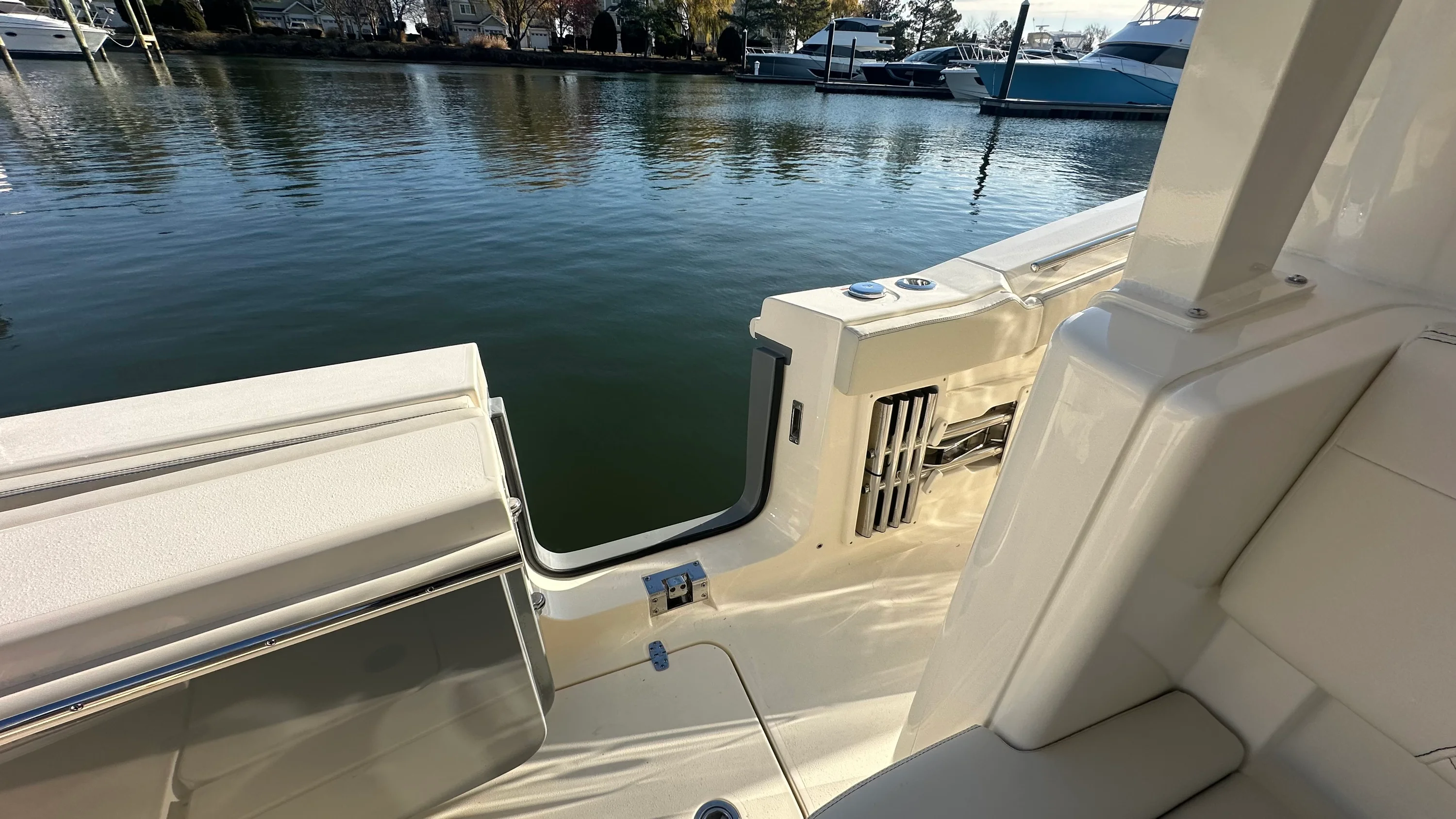 2026 Scout 330 LXF Image Thumbnail #14