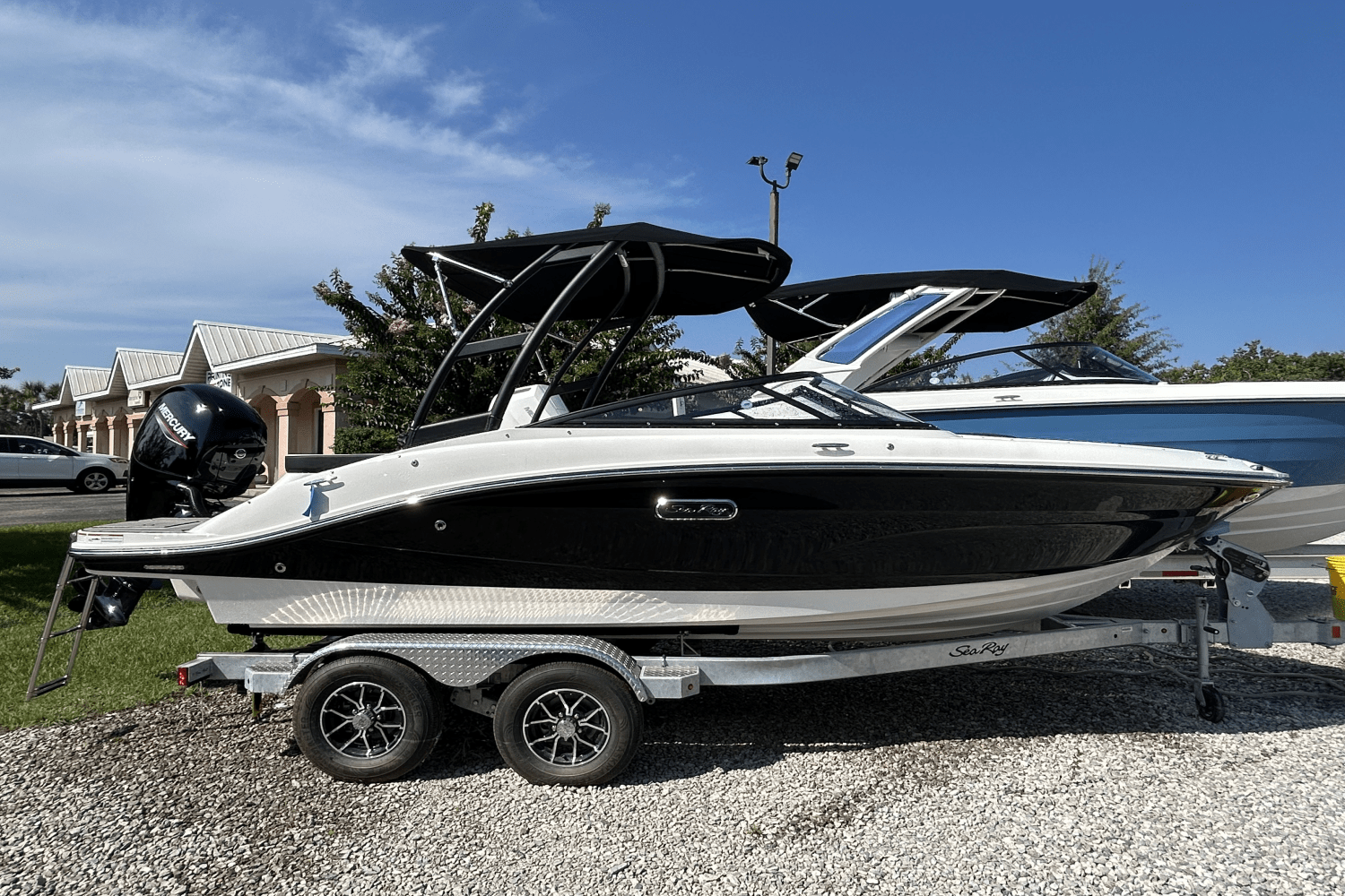 2025 Sea Ray SPX 190 Outboard Image Thumbnail #2