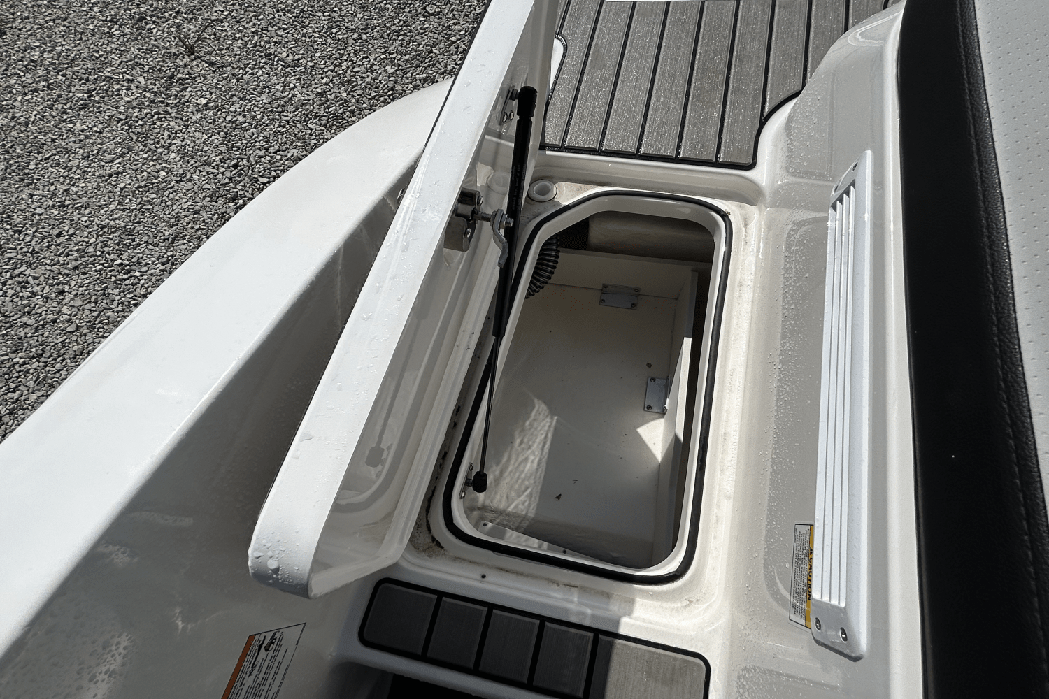2025 Sea Ray SPX 190 Outboard Image Thumbnail #9