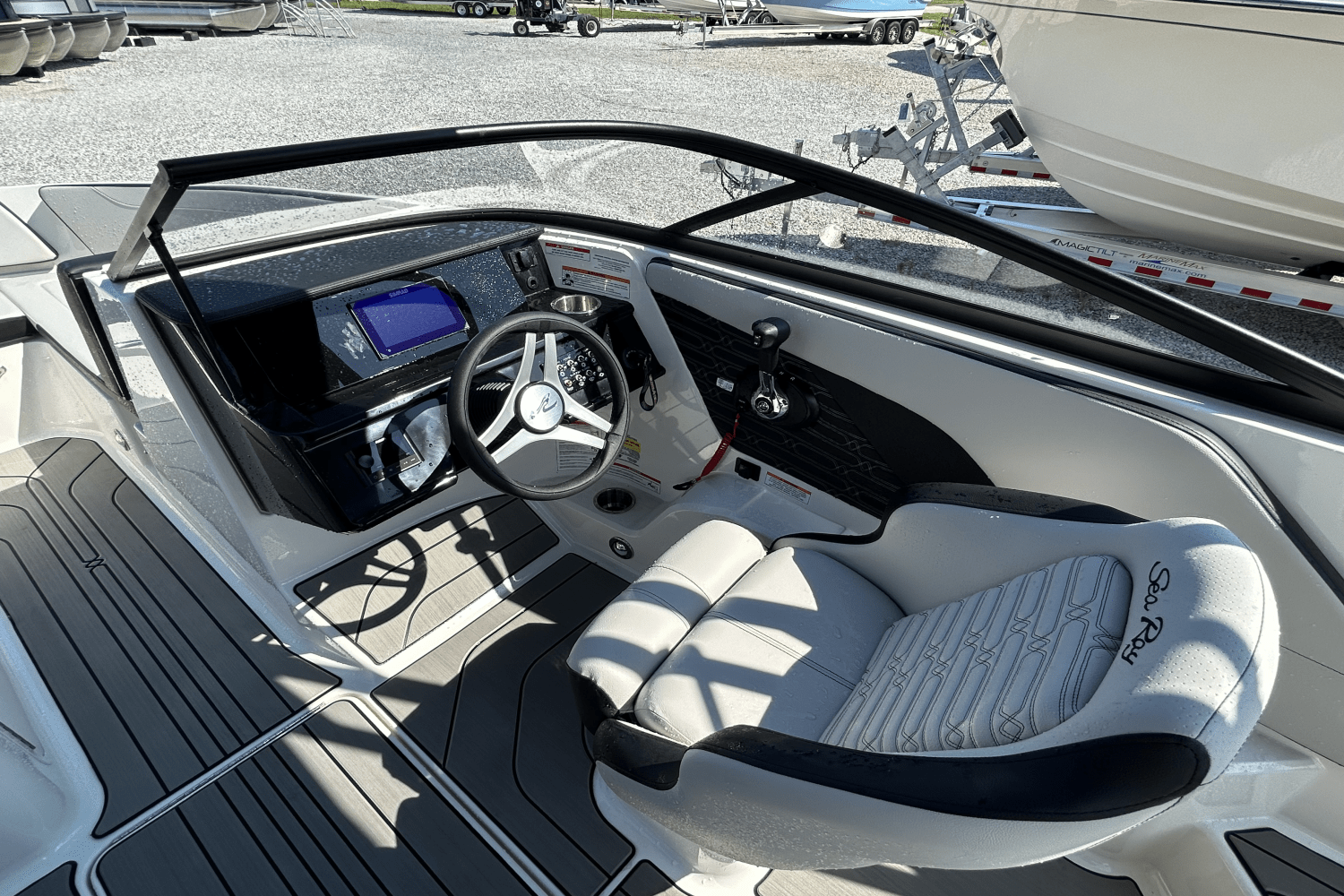 2025 Sea Ray SPX 190 Outboard Image Thumbnail #11