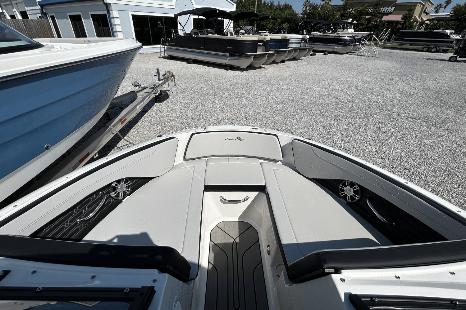 2025 Sea Ray SPX 190 Outboard Image Thumbnail #21