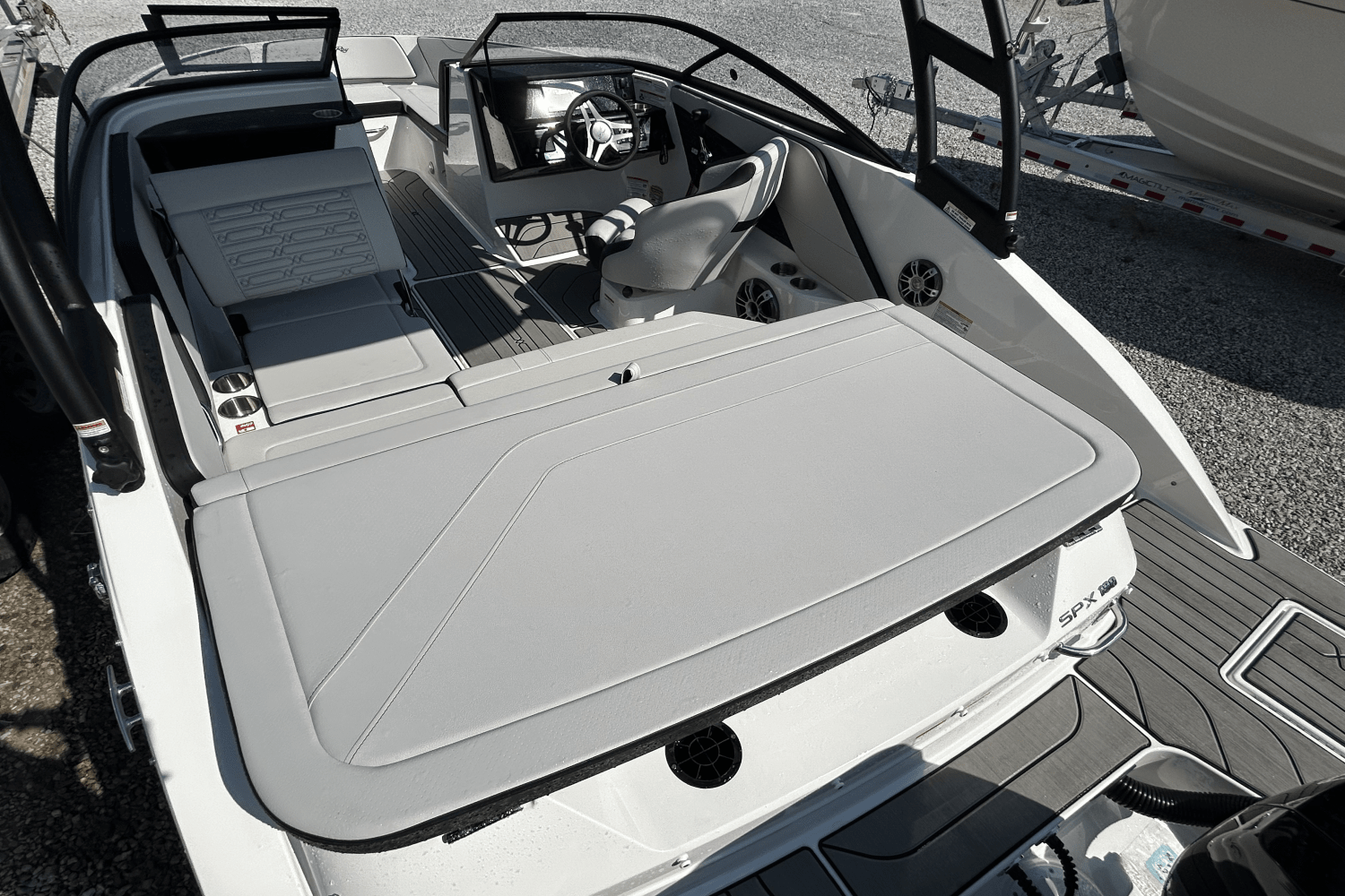 2025 Sea Ray SPX 190 Outboard Image Thumbnail #6