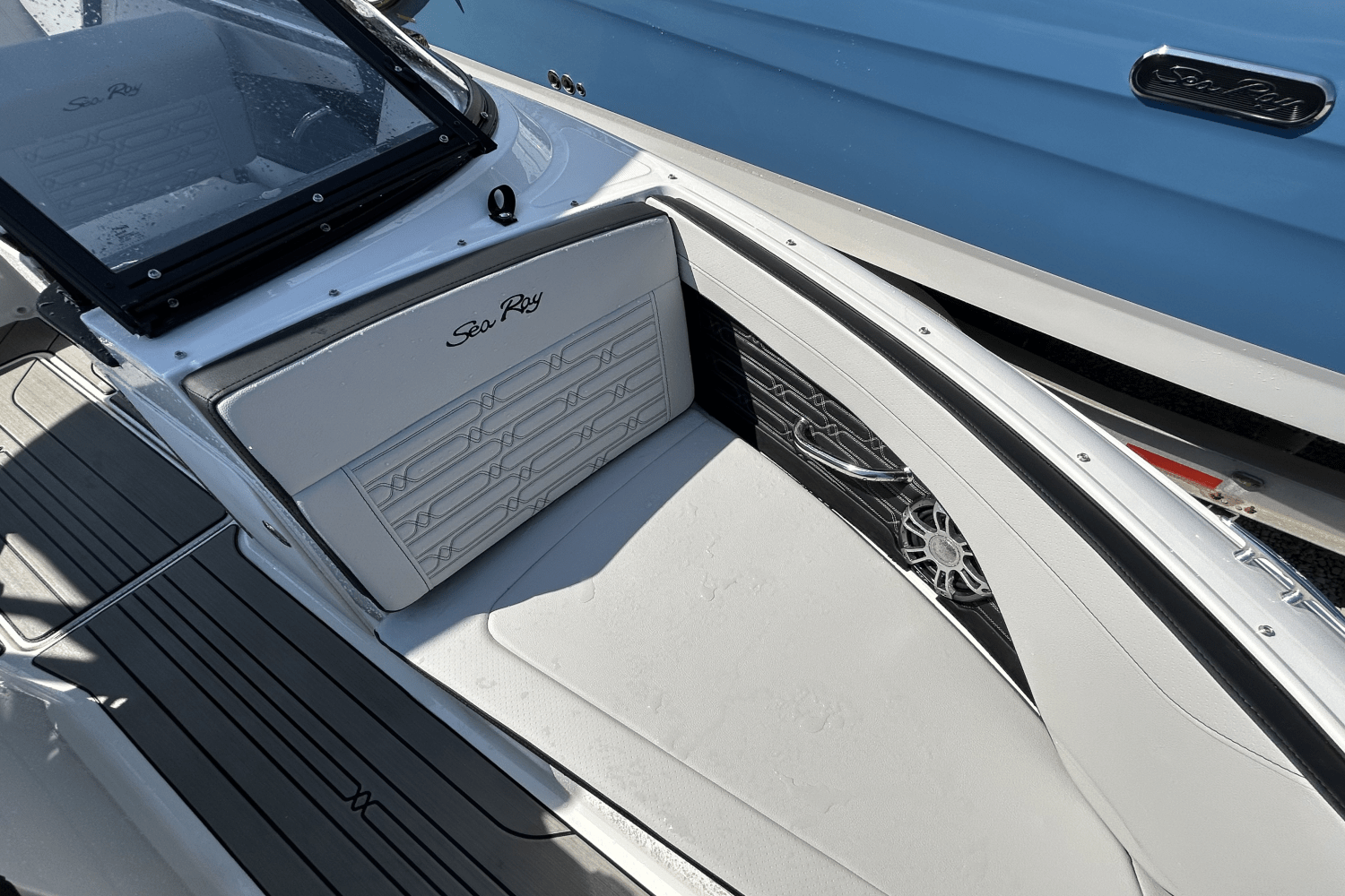 2025 Sea Ray SPX 190 Outboard Image Thumbnail #18