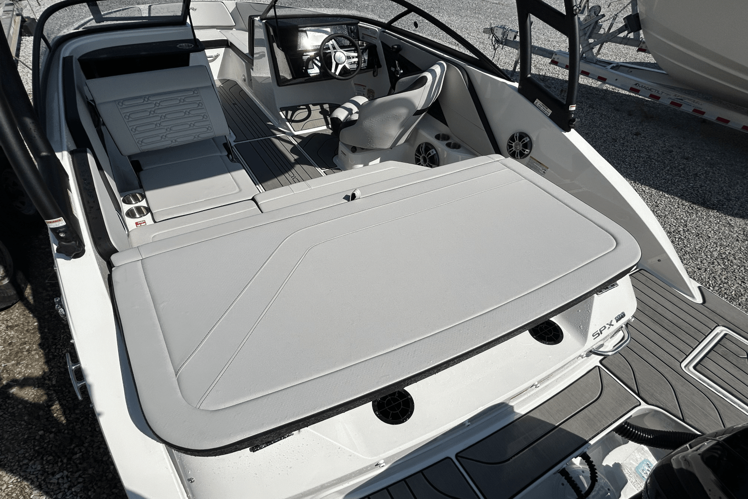 2025 Sea Ray SPX 190 Outboard Image Thumbnail #7