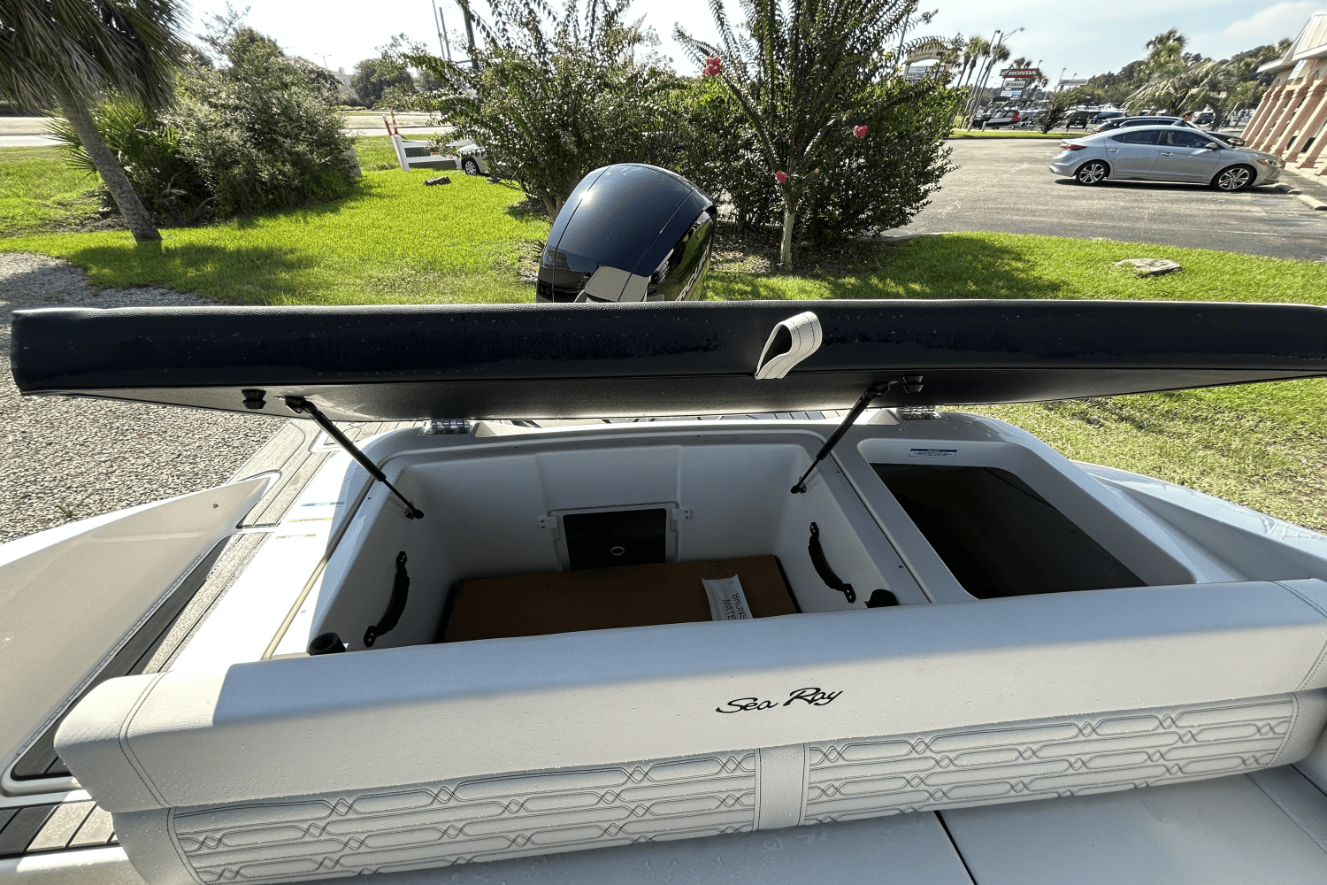 2025 Sea Ray SPX 190 Outboard Image Thumbnail #22