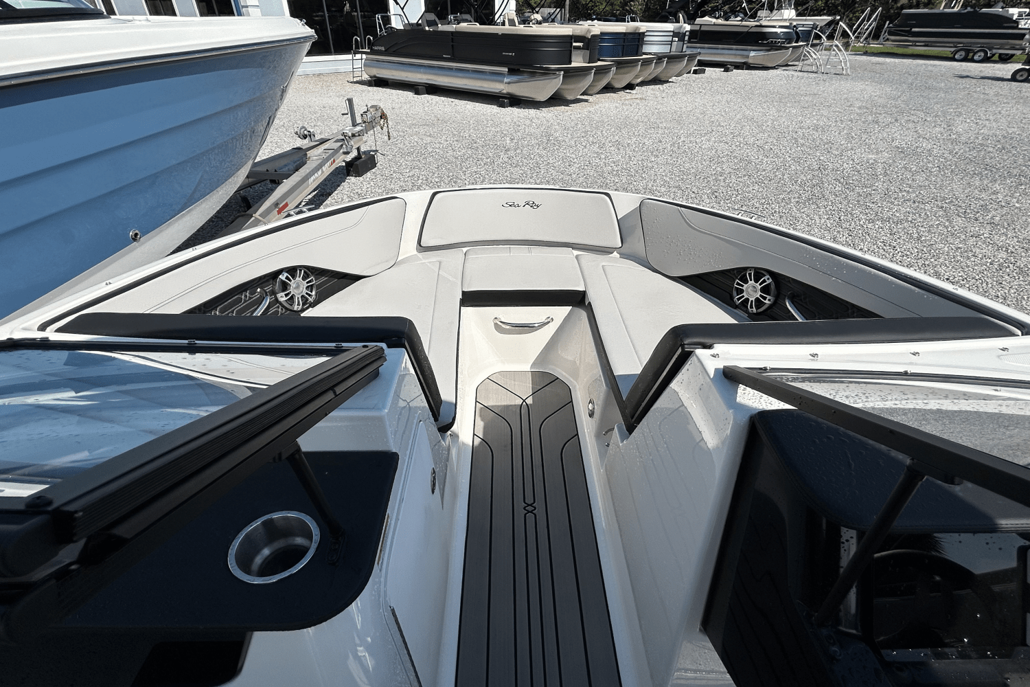 2025 Sea Ray SPX 190 Outboard Image Thumbnail #17