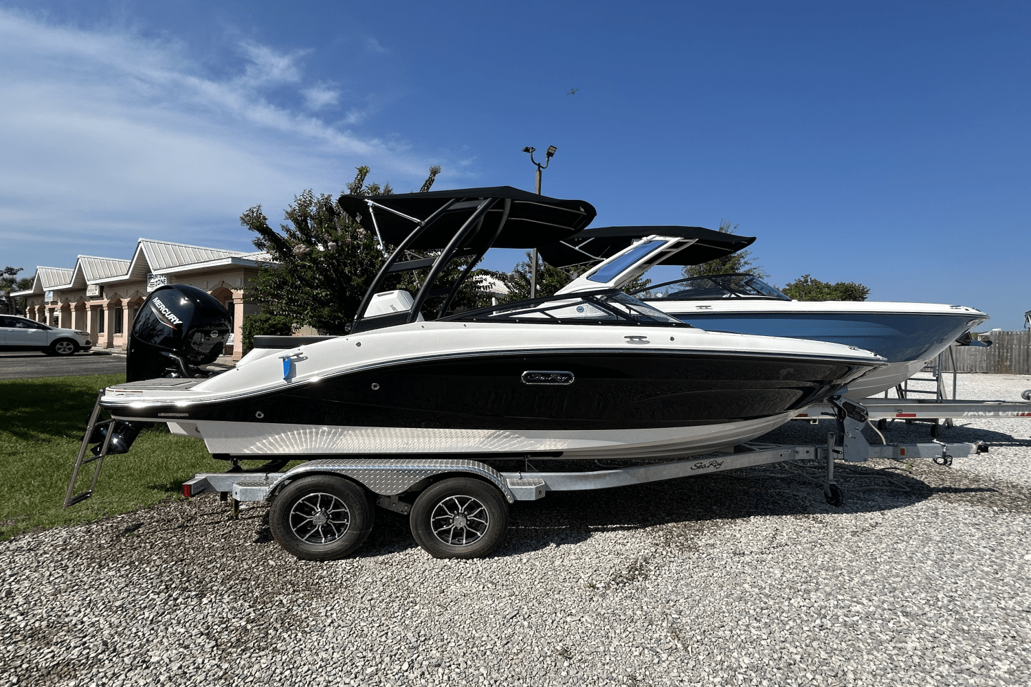 2025 Sea Ray SPX 190 Outboard Image Thumbnail #3