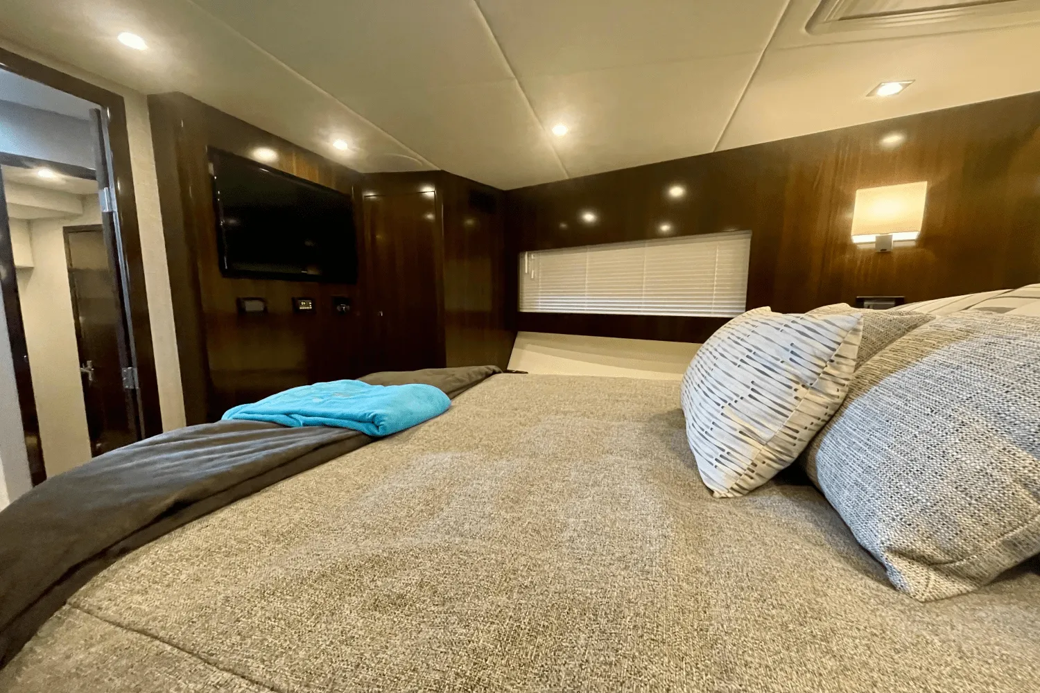 2023 Cruisers Yachts 46 CANTIUS Image Thumbnail #24