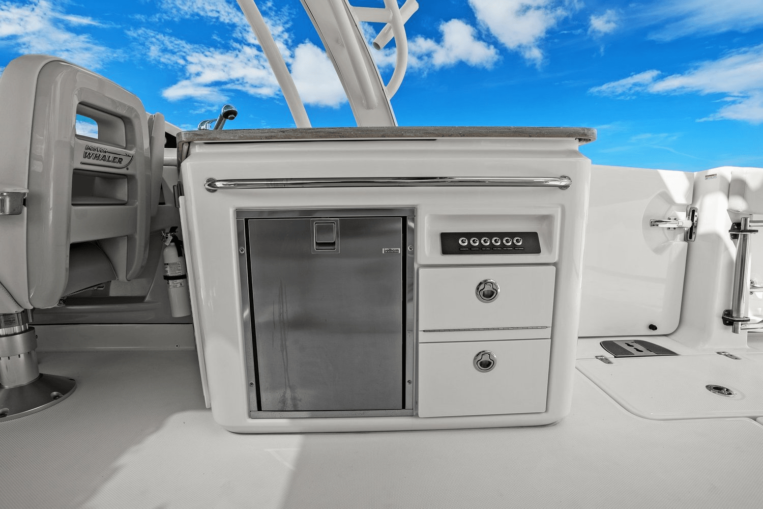 2020 Boston Whaler 320 VANTAGE Image Thumbnail #30