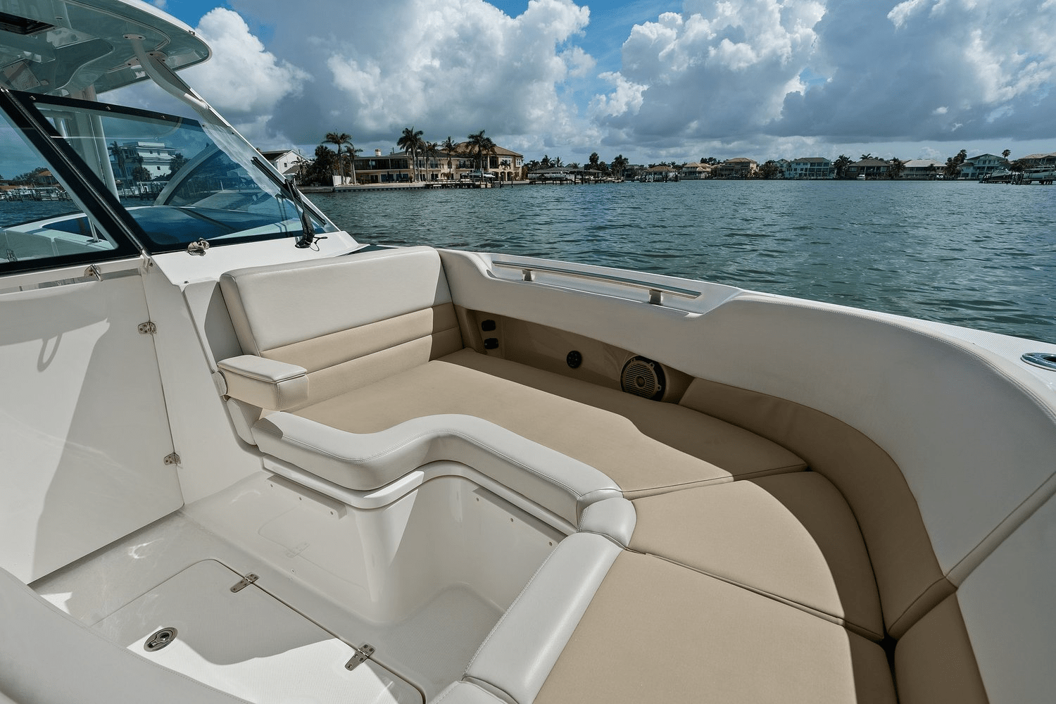 2020 Boston Whaler 320 VANTAGE Image Thumbnail #28