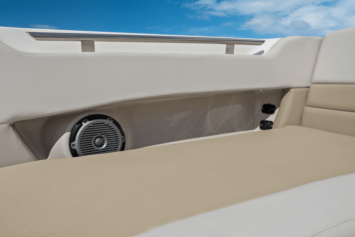 2020 Boston Whaler 320 VANTAGE Image Thumbnail #25