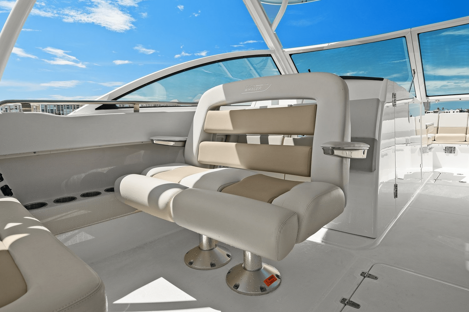 2020 Boston Whaler 320 VANTAGE Image Thumbnail #42