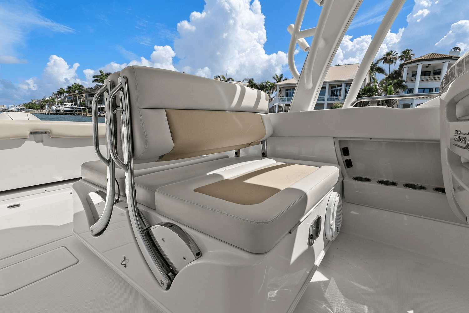 2020 Boston Whaler 320 VANTAGE Image Thumbnail #34