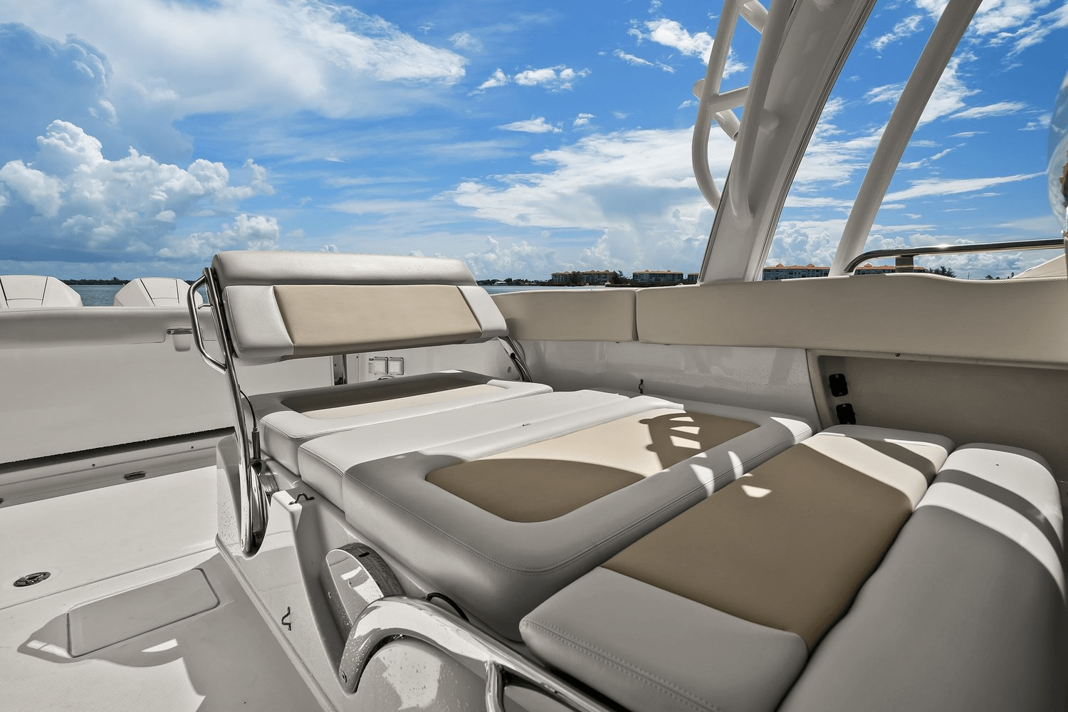 2020 Boston Whaler 320 VANTAGE Image Thumbnail #45