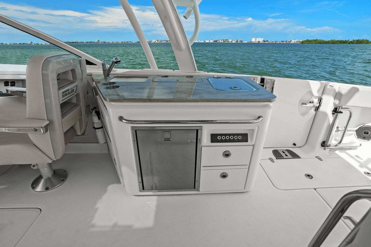 2020 Boston Whaler 320 VANTAGE Image Thumbnail #31