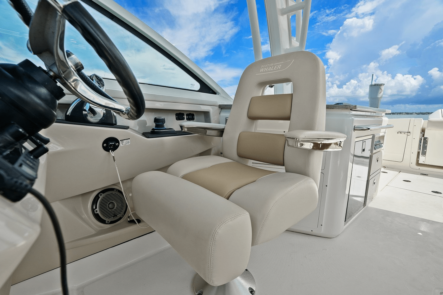 2020 Boston Whaler 320 VANTAGE Image Thumbnail #41