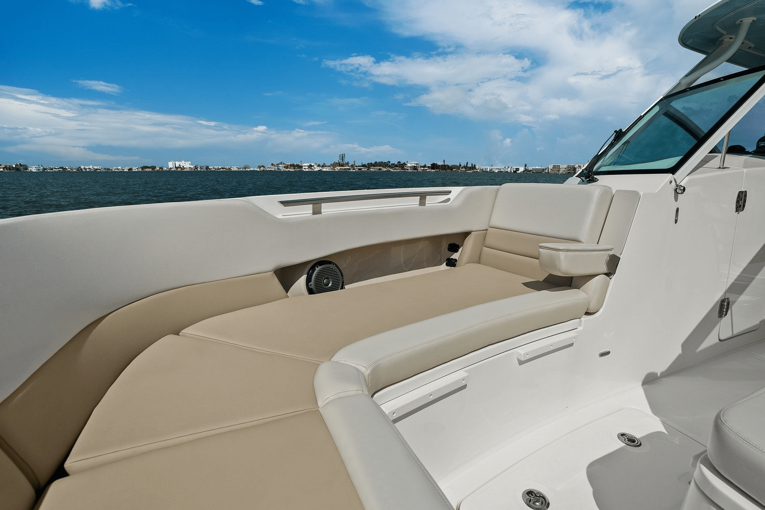 2020 Boston Whaler 320 VANTAGE Image Thumbnail #26