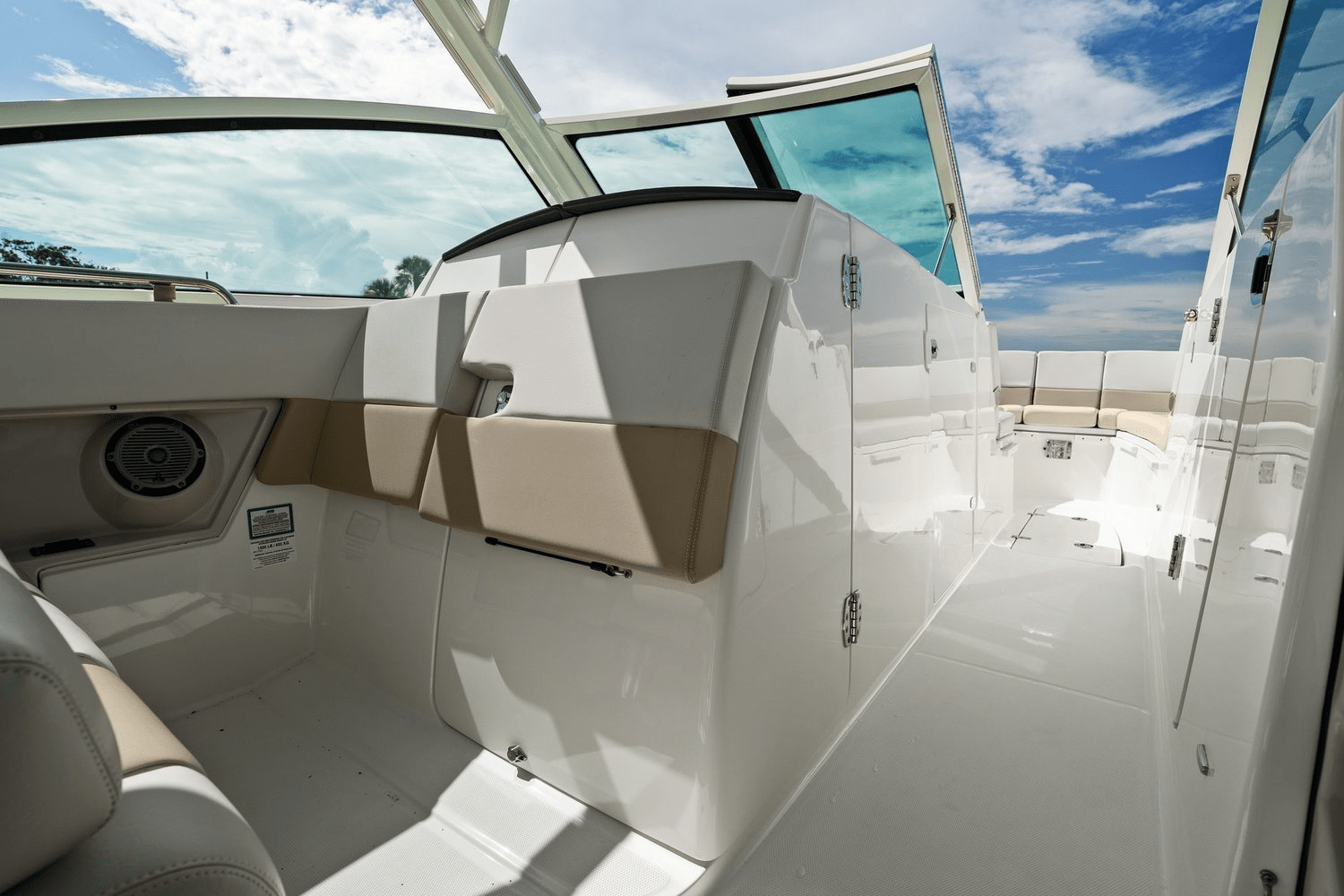 2020 Boston Whaler 320 VANTAGE Image Thumbnail #23