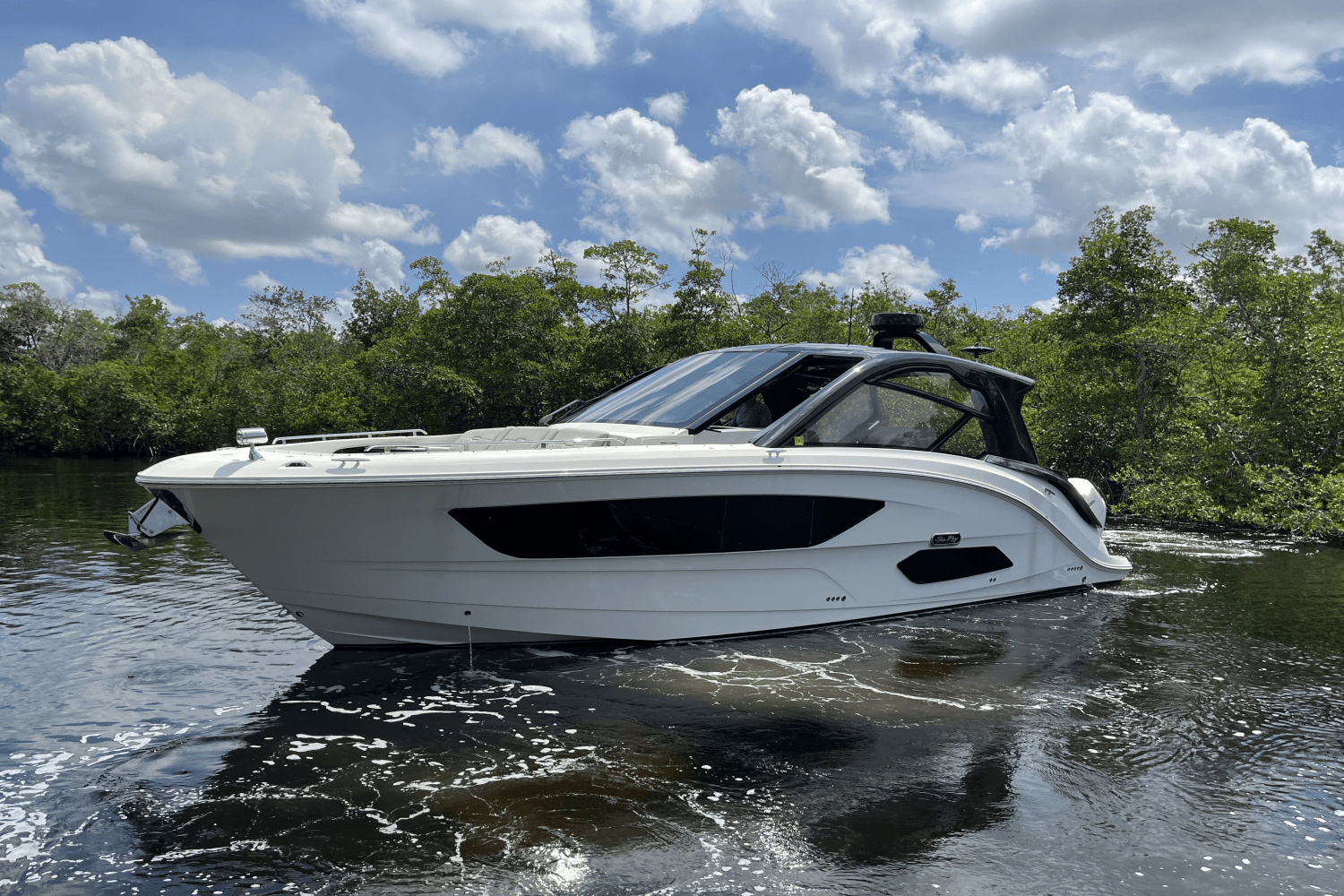 2024 Sea Ray 370 SUNDANCER OUTBOARD Image Thumbnail #4