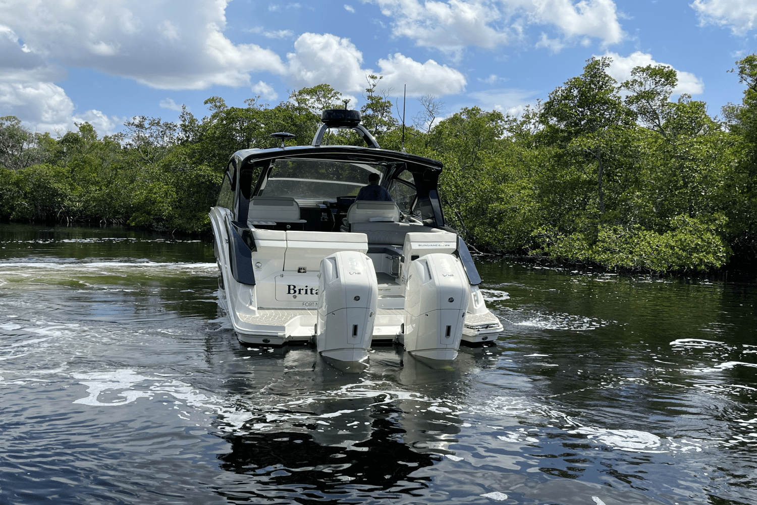 2024 Sea Ray 370 SUNDANCER OUTBOARD Image Thumbnail #9