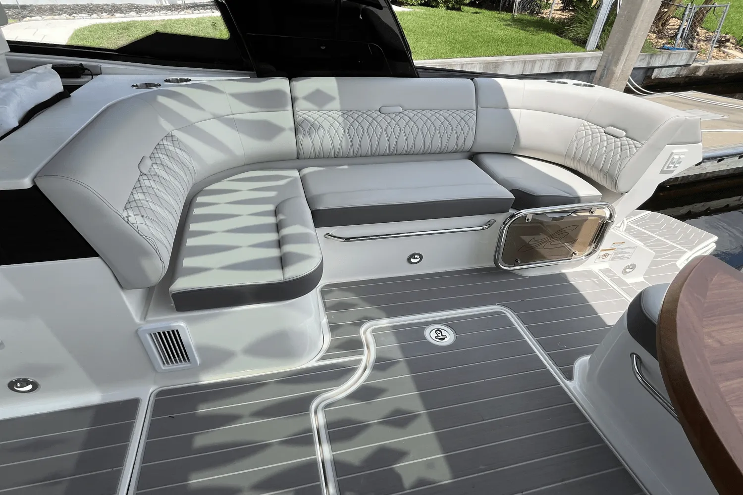 2024 Sea Ray 370 SUNDANCER OUTBOARD Image Thumbnail #14