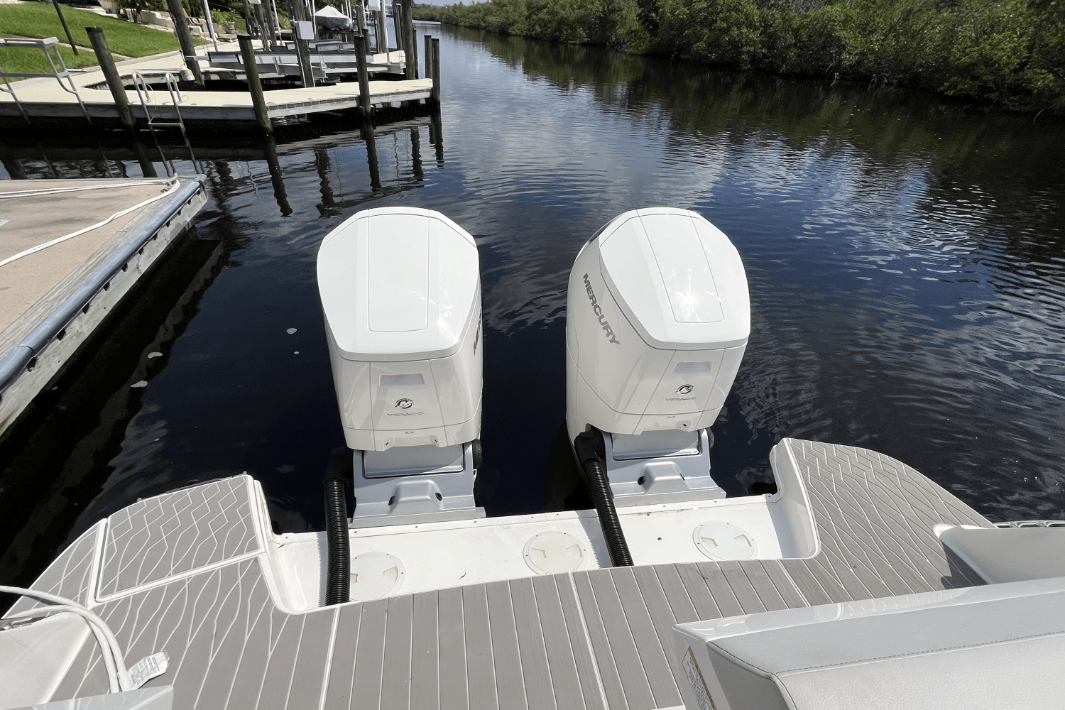 2024 Sea Ray 370 SUNDANCER OUTBOARD Image Thumbnail #12
