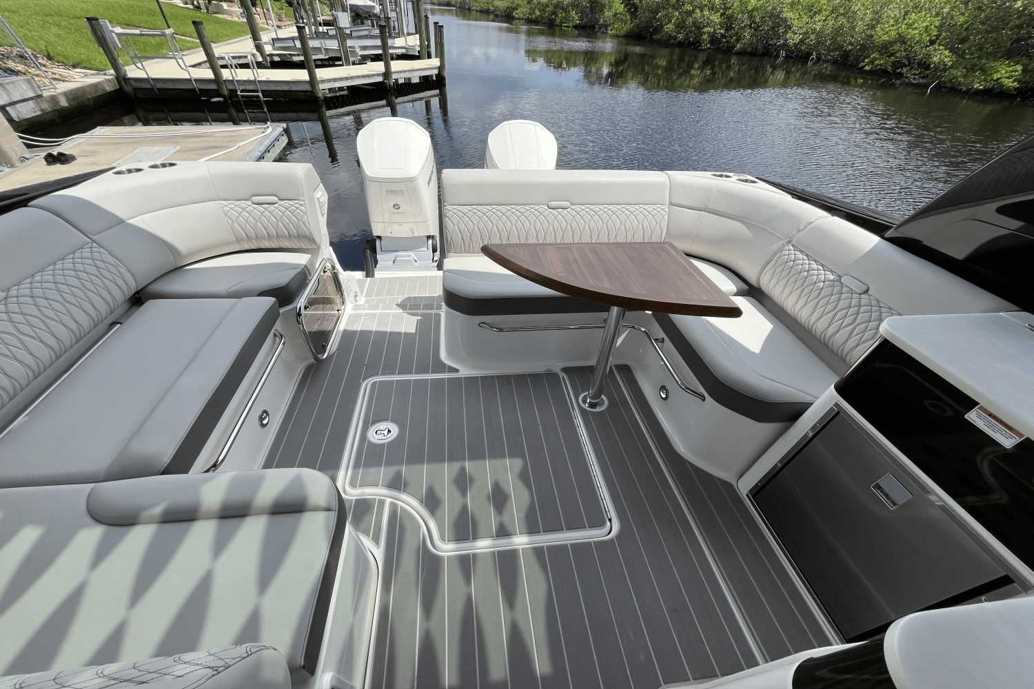 2024 Sea Ray 370 SUNDANCER OUTBOARD Image Thumbnail #13
