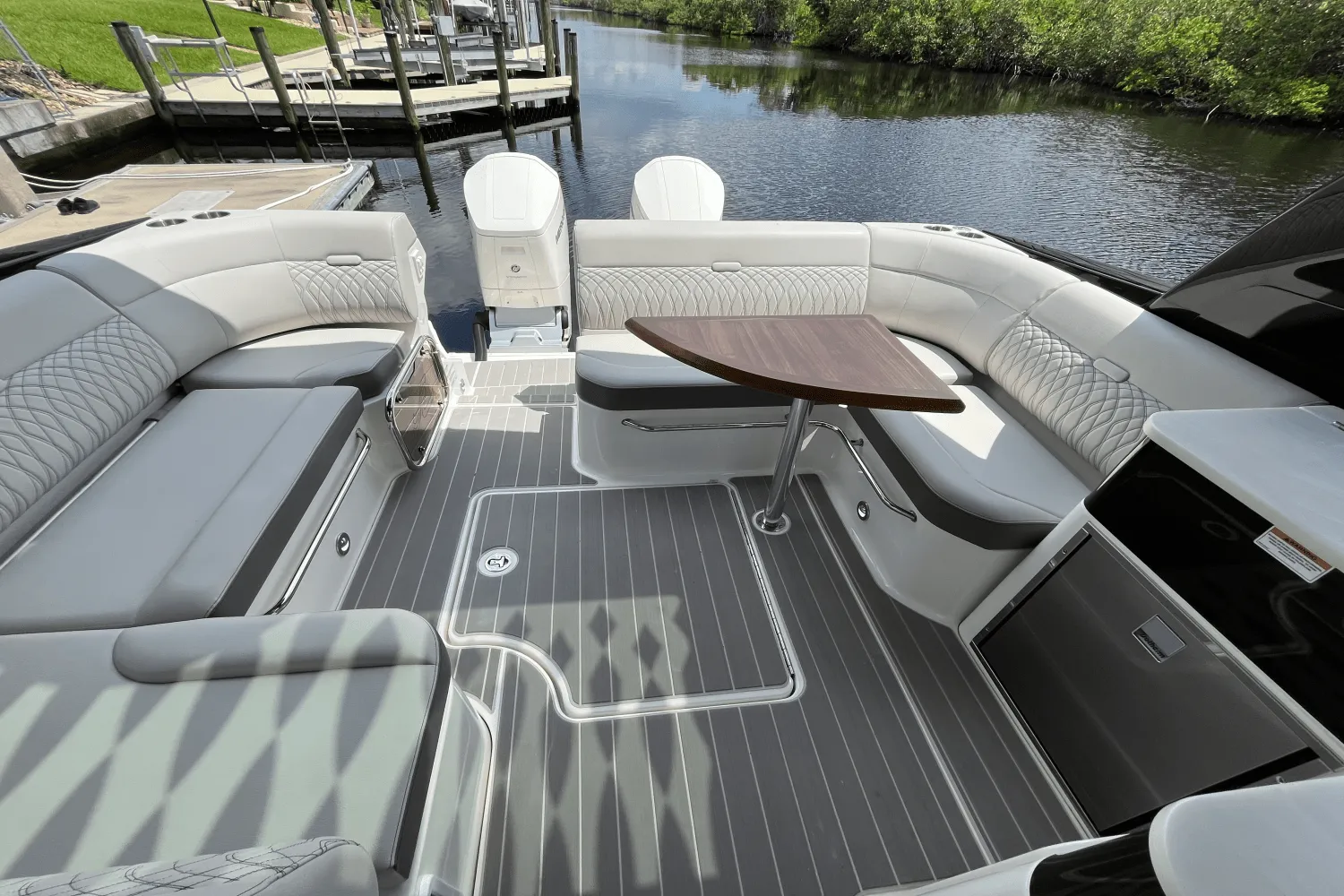 2024 Sea Ray 370 SUNDANCER OUTBOARD Image Thumbnail #13